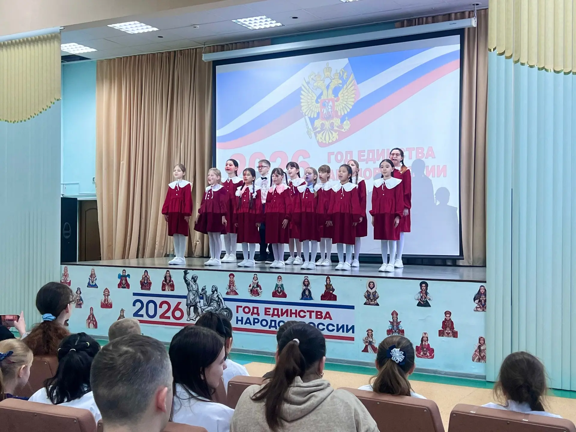 🇷🇺Сегодня в МБОУ СОШ №5 прошло торжественное открытие Года единства народов России!🇷🇺  🔹Россия – вел