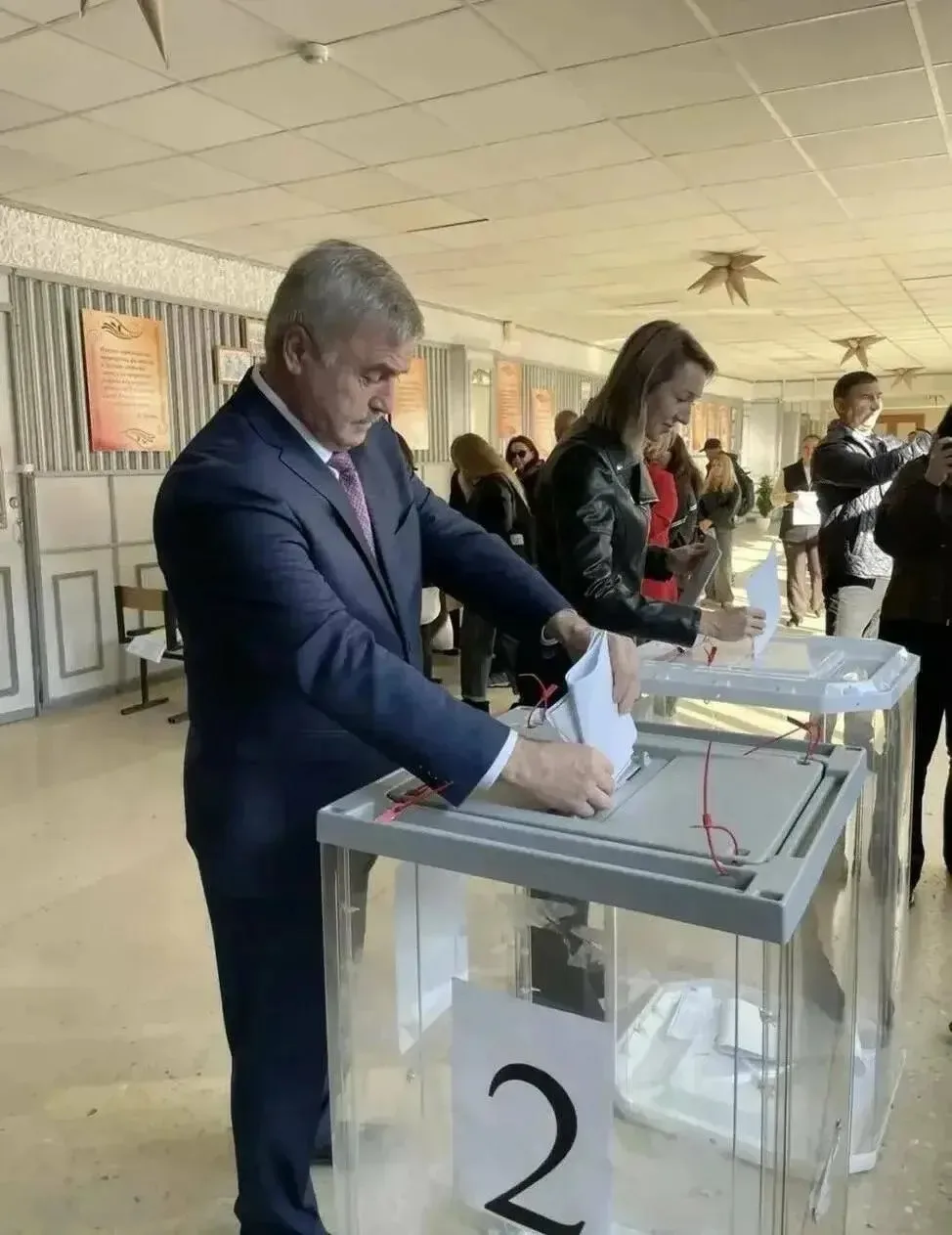 🗳️Министр транспорта и дорожного хозяйства РТ Фарит Ханифов проголосовал в Елабуге