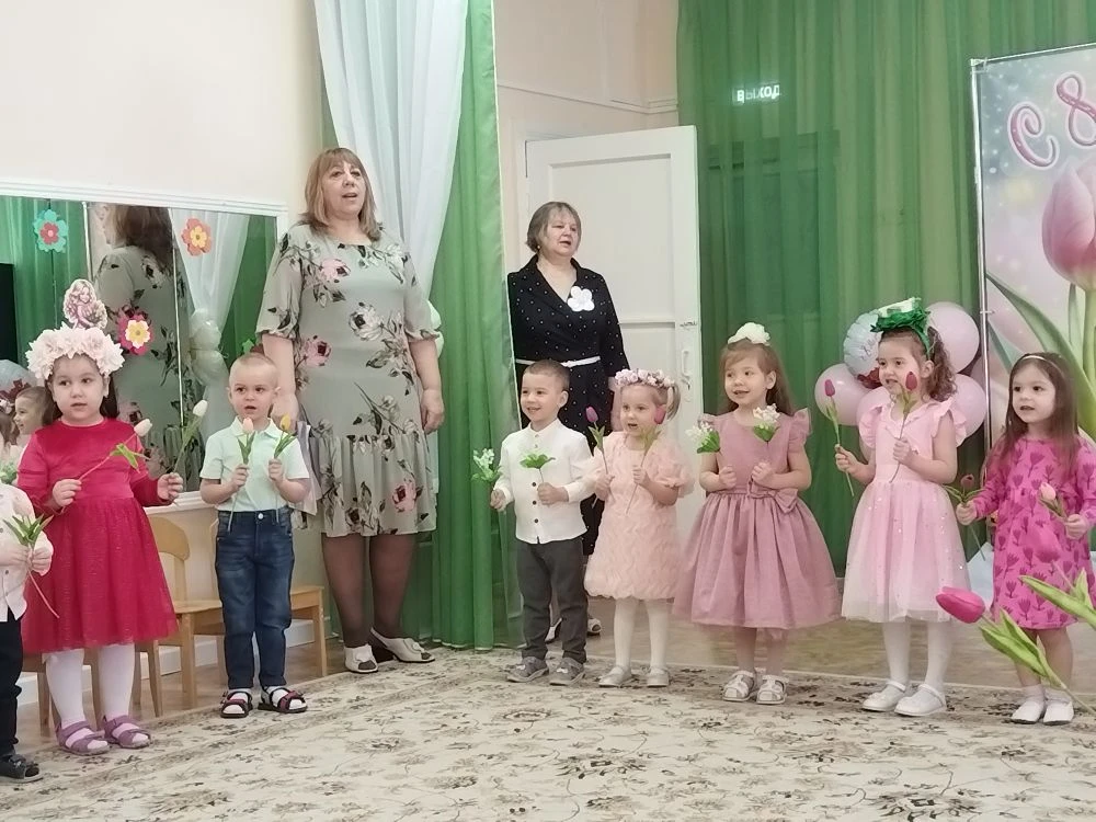 🌸 Дорогие мамочки и бабушки! 🌸  Сегодня мы в нашем детском саду отмечаем самый чудесный праздник – М