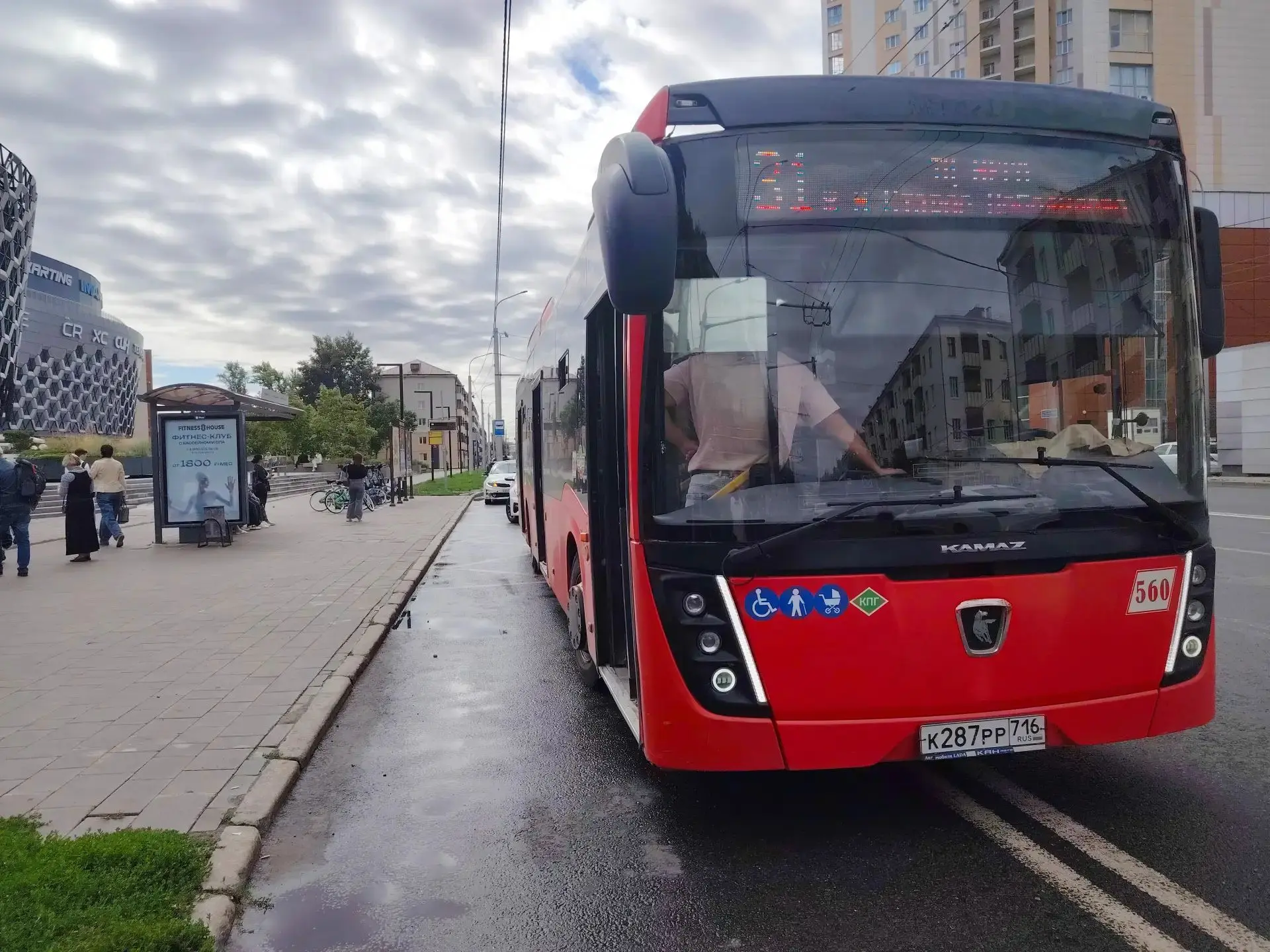 🗿 В Казани пассажир автобуса оплатил проезд, но забыл взять билет - теперь ему придётся заплатить ш