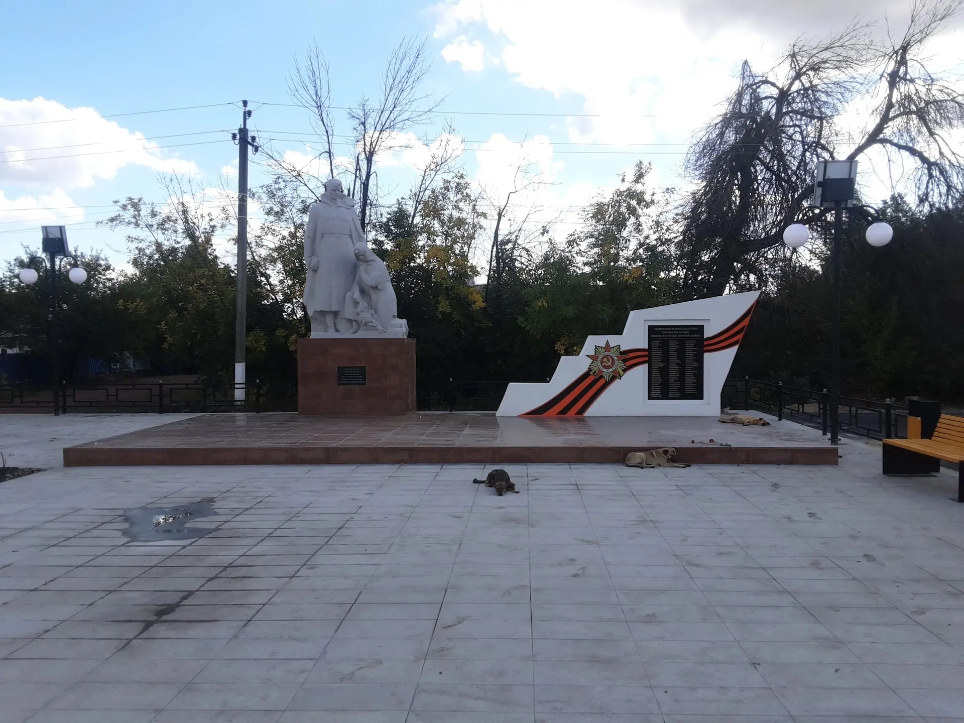 Обновили памятник на посёлке шахты 1/2 Свердлова.