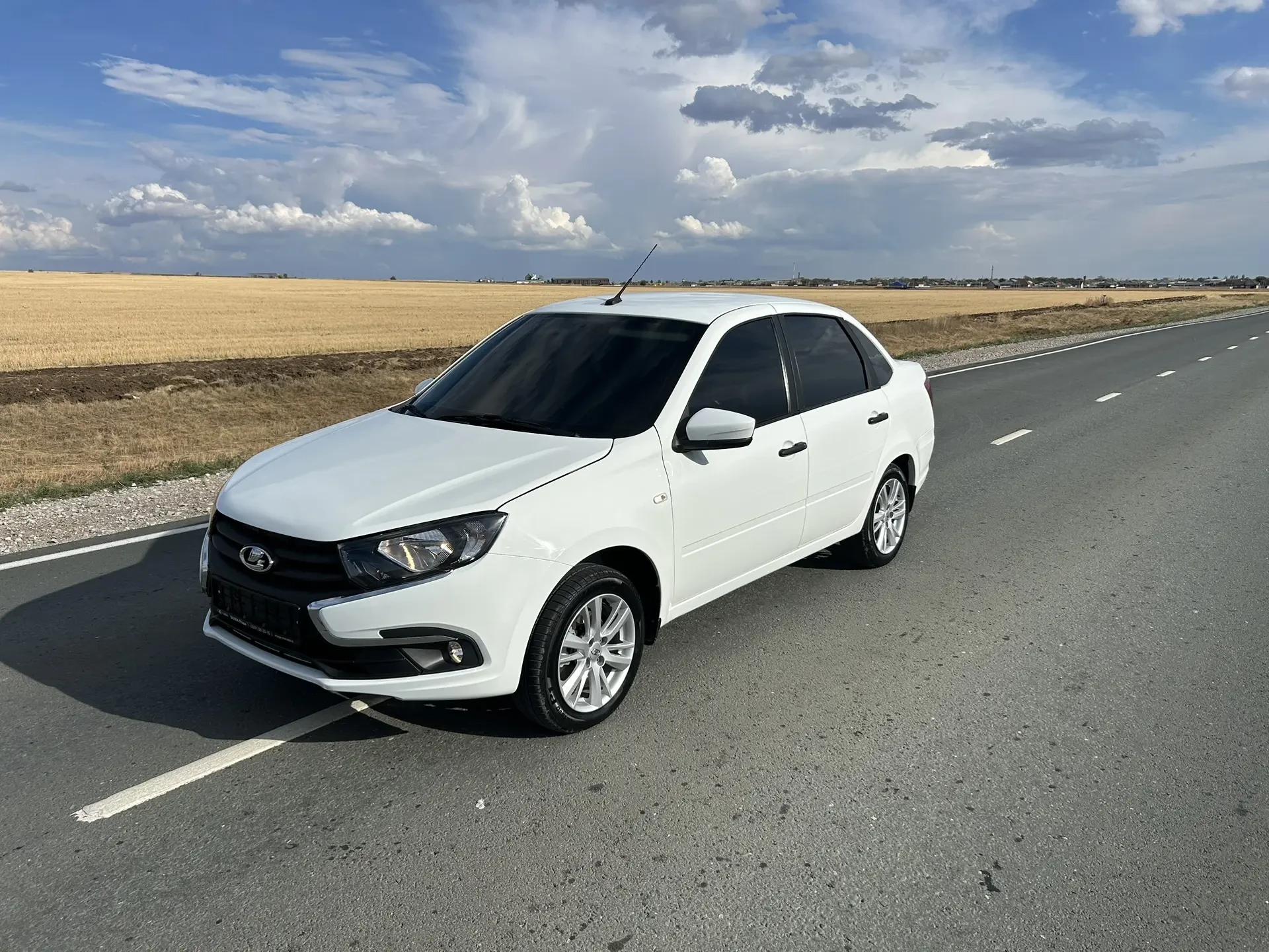 Продам Лада Гранта 2019 года!Комплектация:Кондиционер Электроусилитель руля,