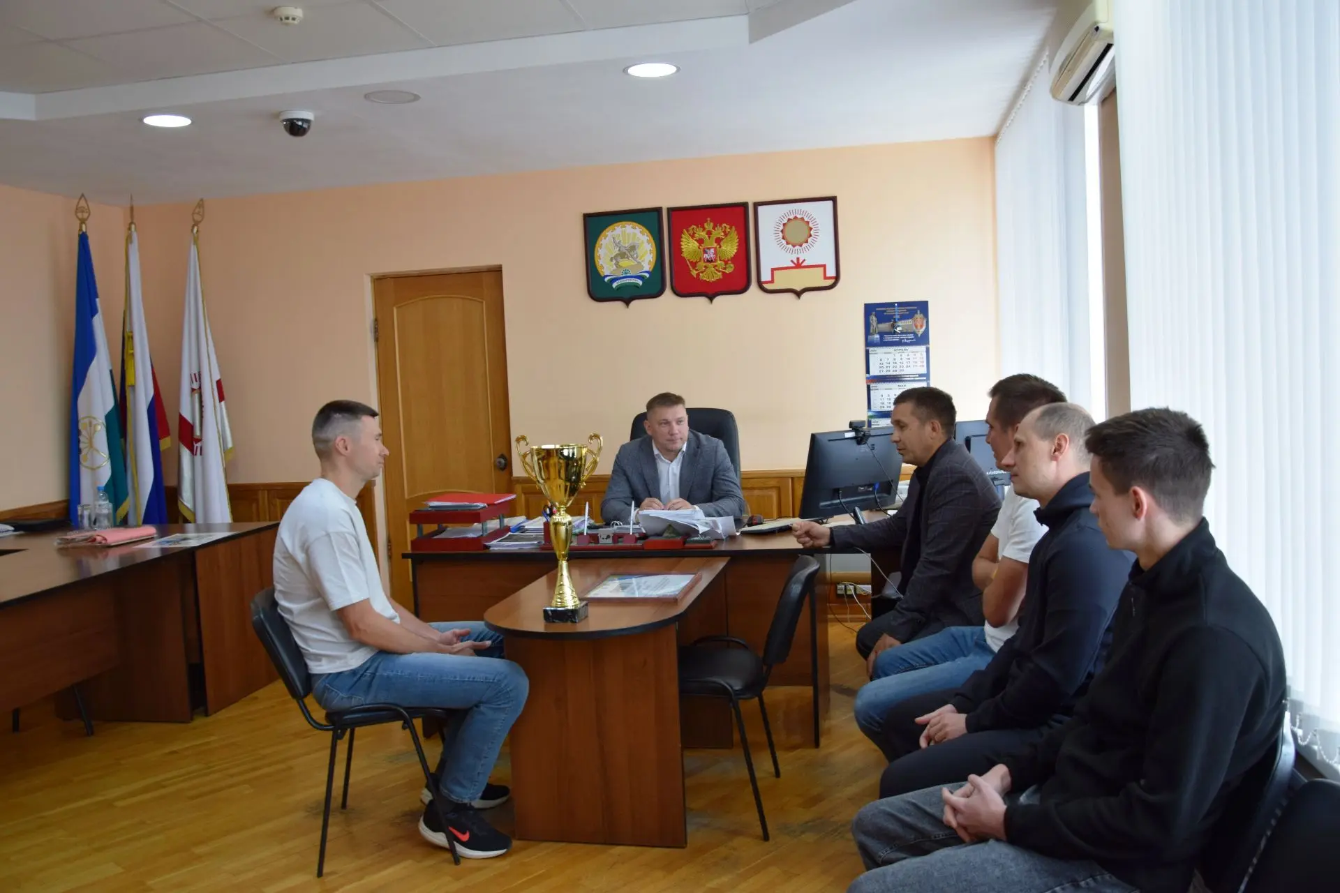 Сегодня, 29 мая, встретился с членами мужской сборной команды района по волейболу!