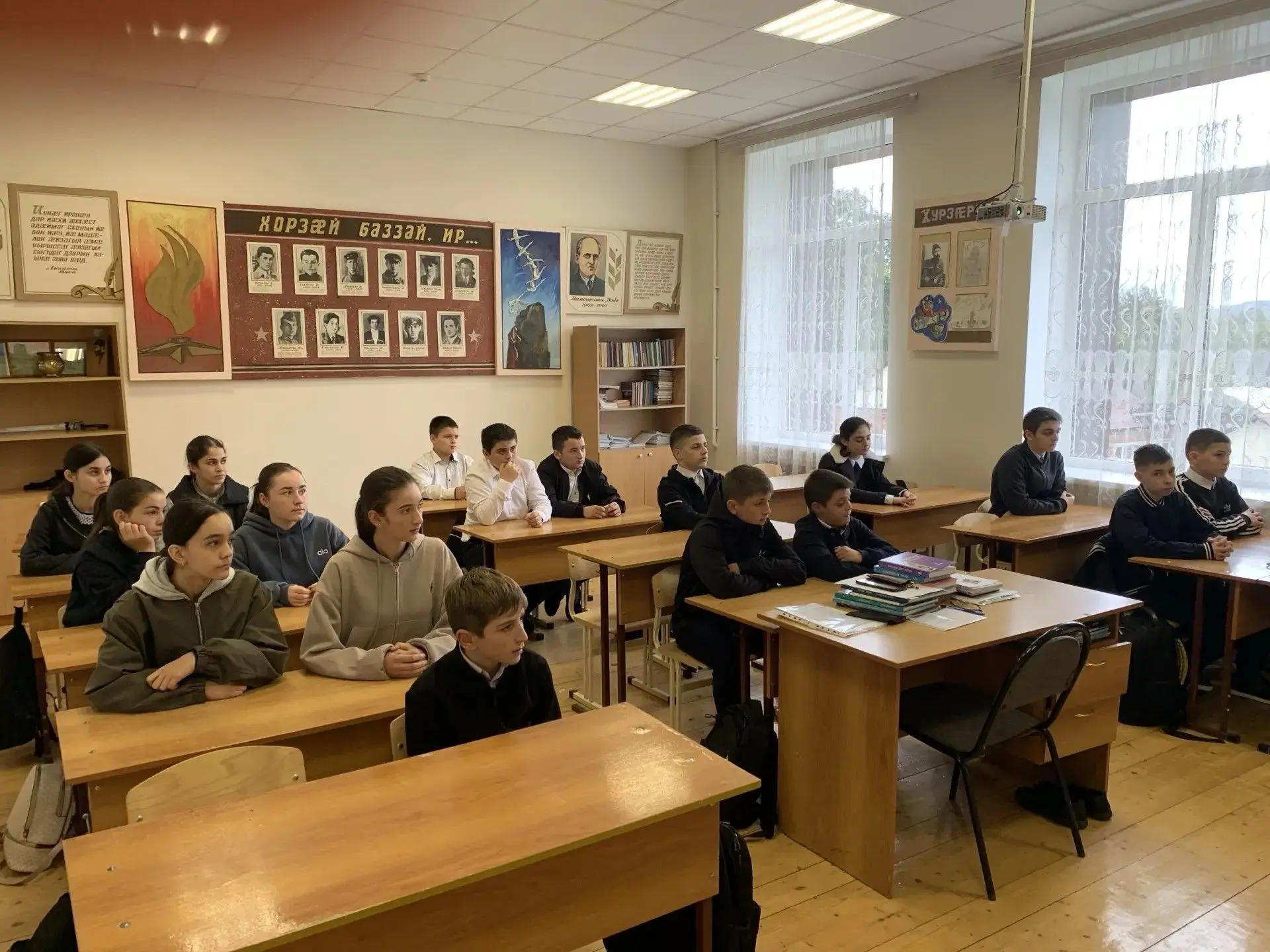 В основной общеобразовательной школе села Сунжа заместитель председателя Комитета цифро...