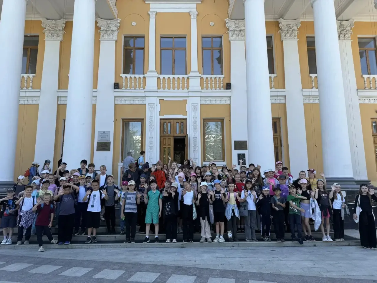 ☀️Утро 09.06.2026 г. началось активно! Наши вожатые провели зарядку для Веселых ребят👧🏽👦

После в