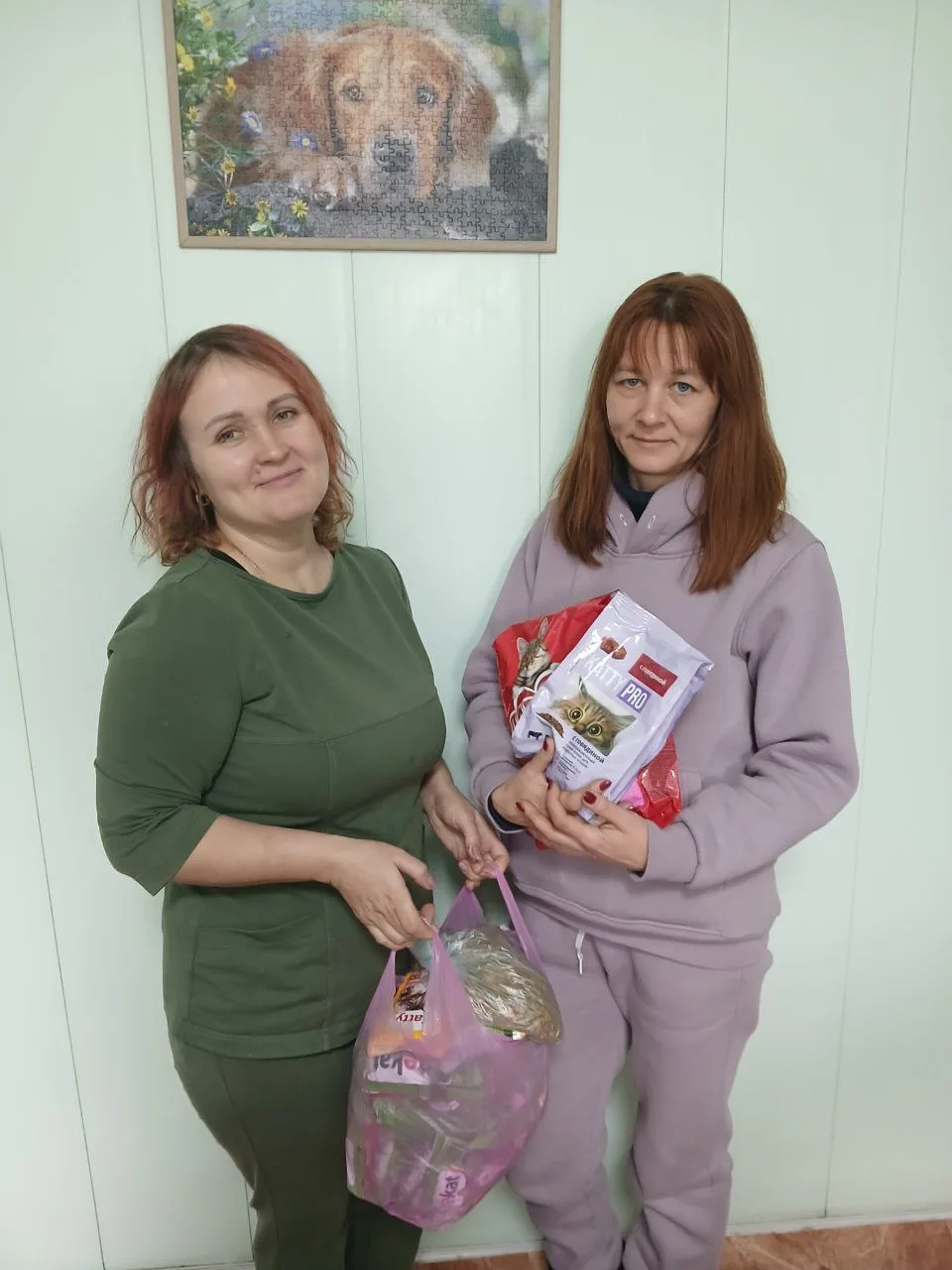 Ветеринарная служба Калмыкии передала гуманитарную партию для животных, которая собрана учащимися Ка