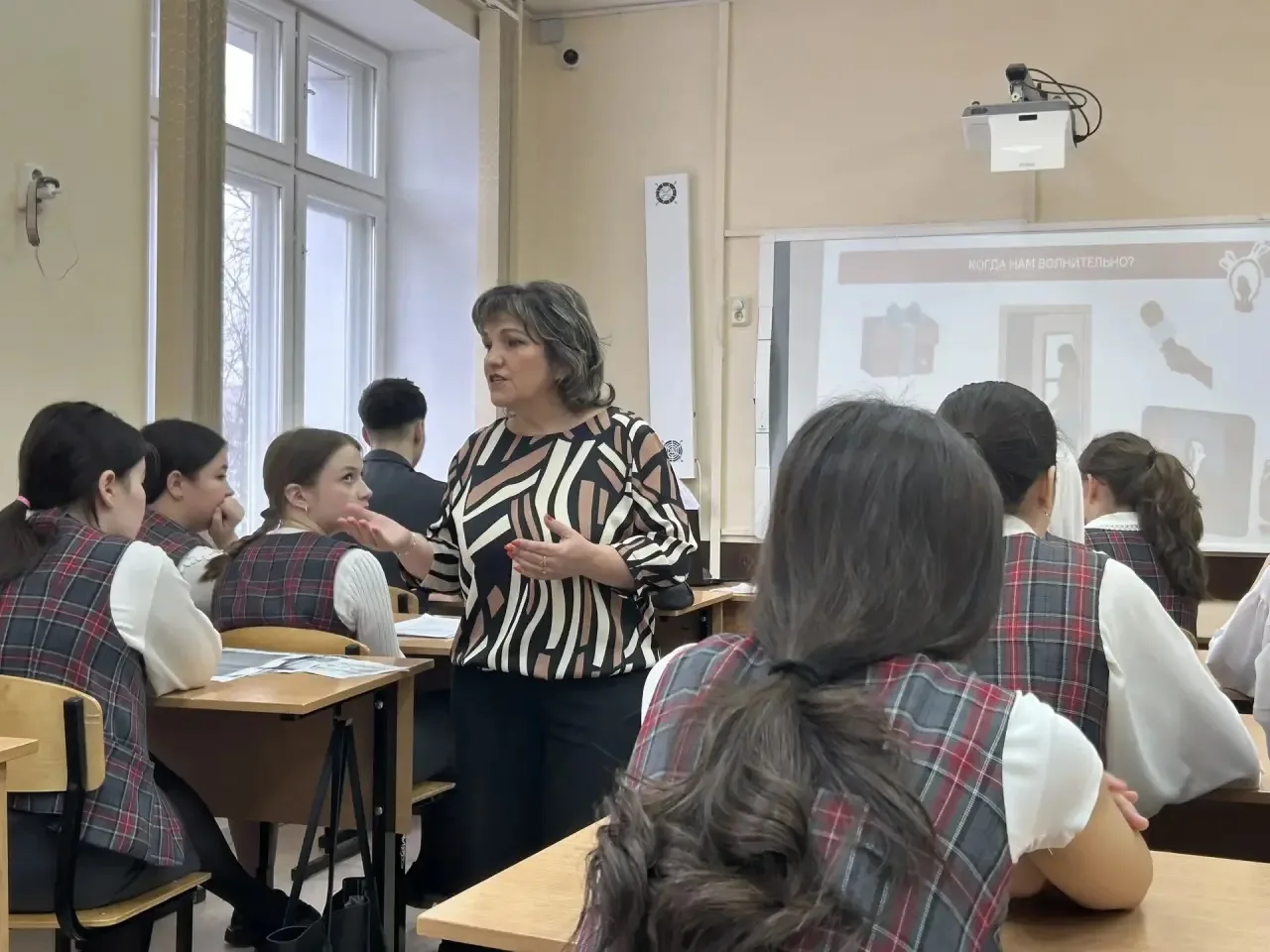 Сегодня в нашем 9б классе прошел особенный урок! К нам в гости заглянула Давлетова Лениза Маликовна,