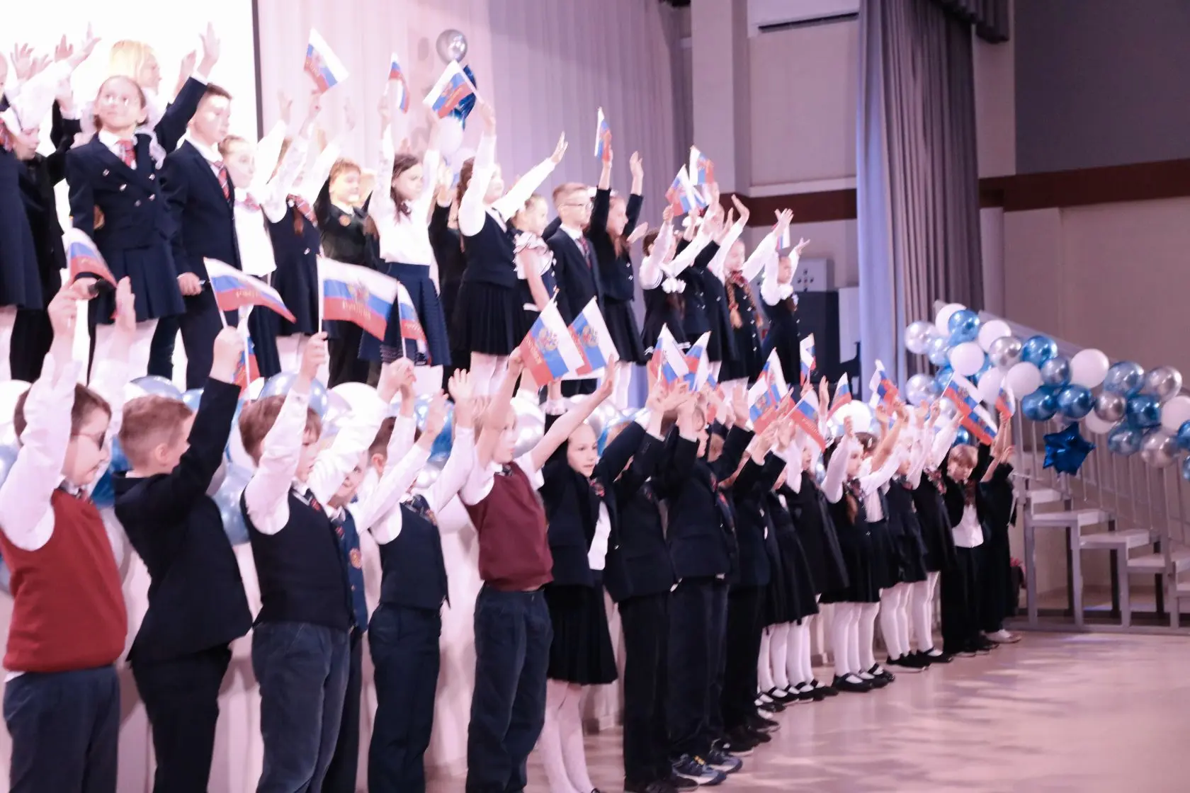 25 мая прозвенел звонок для учеников 1-3 классов. Награды. Слова признательности и благодарности. Ра