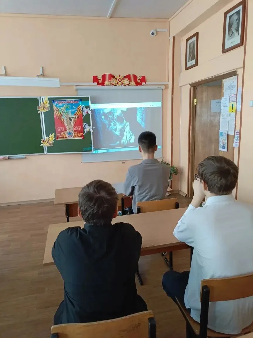 📸 Разговоры о важном: «Песни о войне. Ко Дню Победы» 🎶🇷🇺 Традиционно понедельник в Гимназии №24 нача