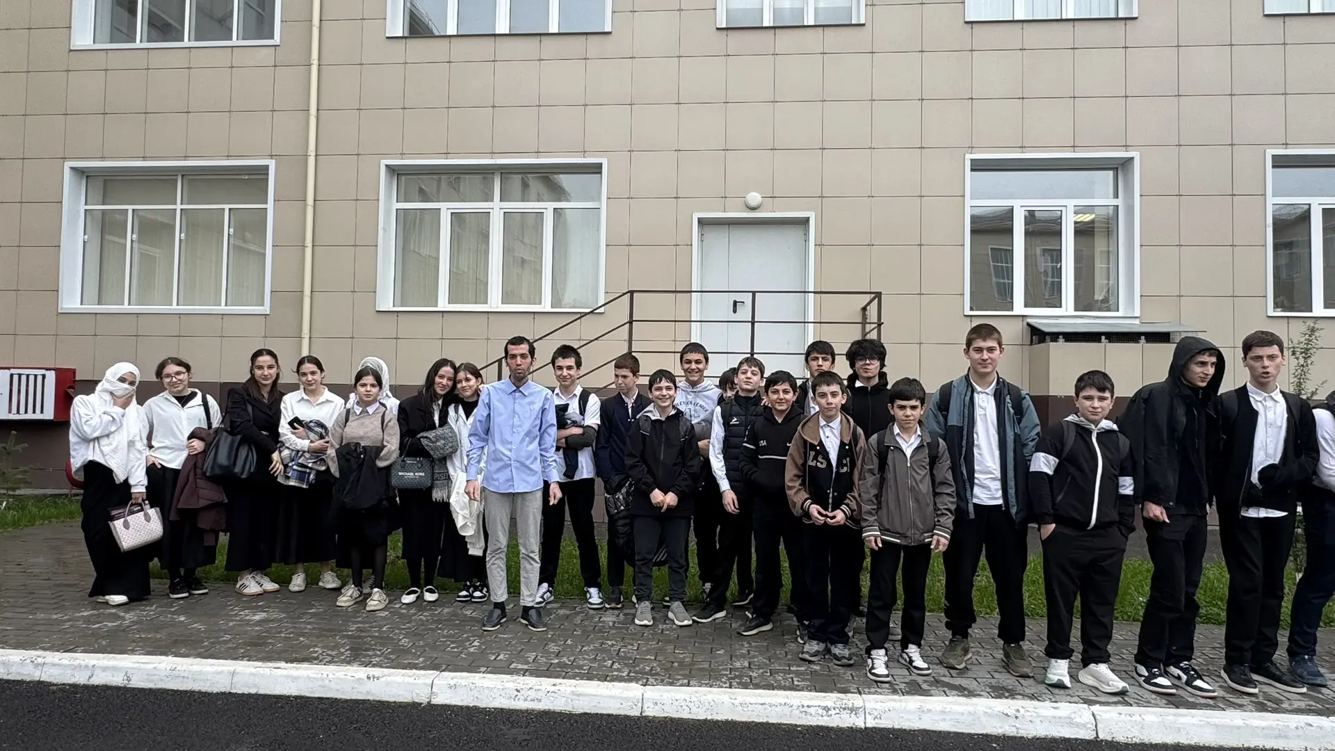 🌍 В честь акции «День защиты детей» в нашей школе прошла учебная эвакуация! 🚨 Все ученики и учителя 