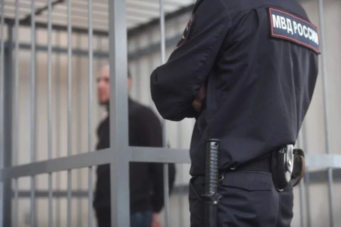 Мужчина в Луганске получил почти 7 лет колонии за убийство из-за ревности

👀 В Луганске суд вынес п