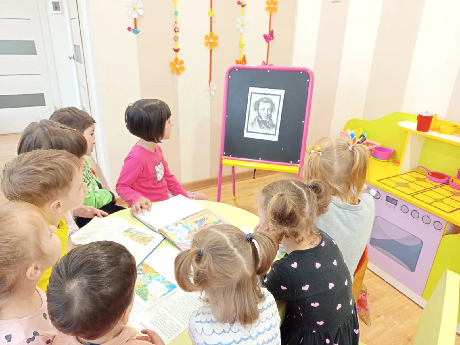 🎭 В старшей группе прошла беседа по сказкам А.С. Пушкина! 📚

В честь Дня русского языка наши воспи