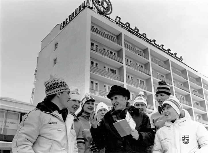 В 1986 году иностранные спортсмены были гостями на Празднике Севера и собрались перед г...