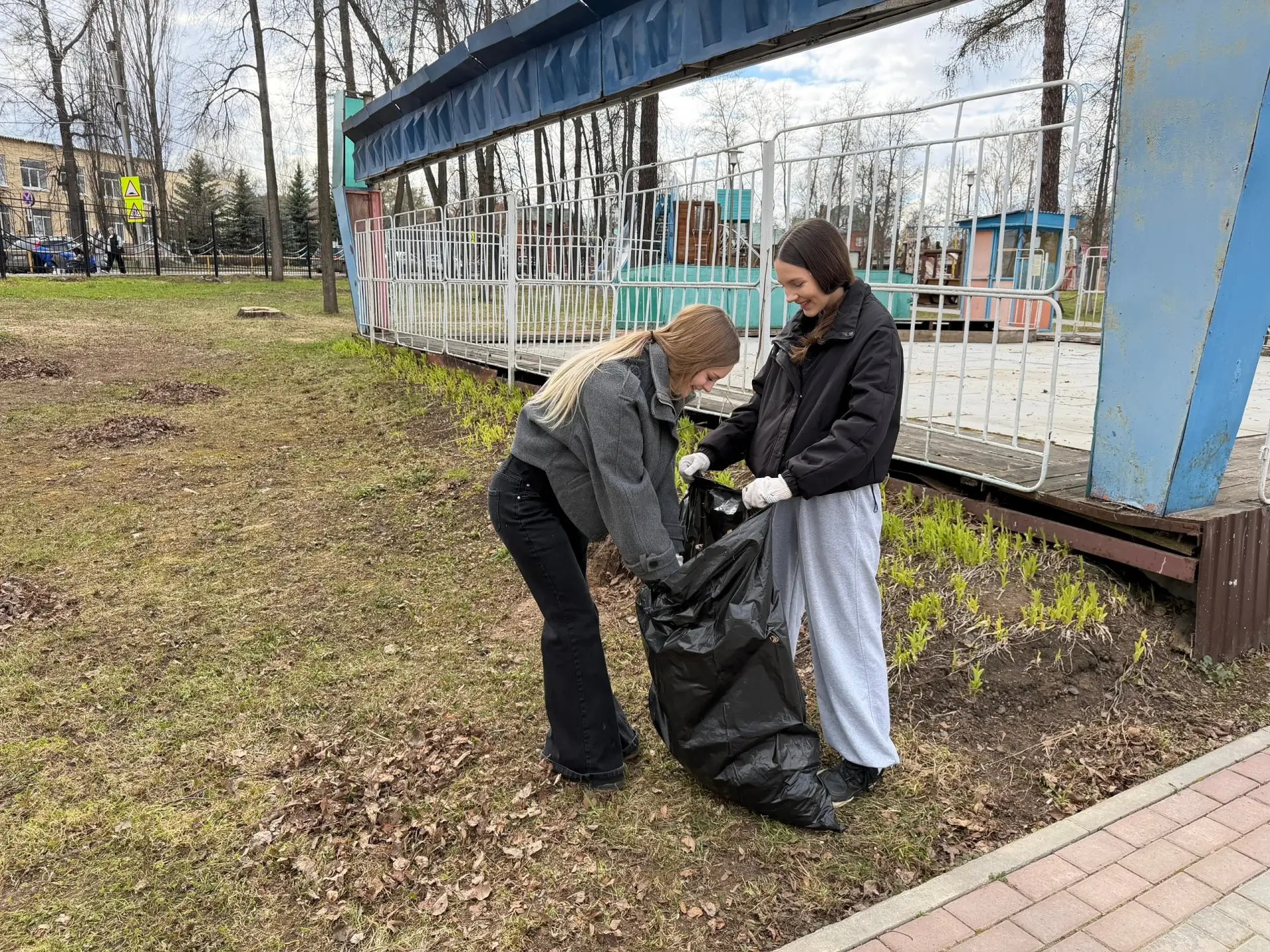 🌸 Весна идет! Весне дорогу!  Жители Сарапула вновь вышли на весенние субботники, а вместе с ними - и