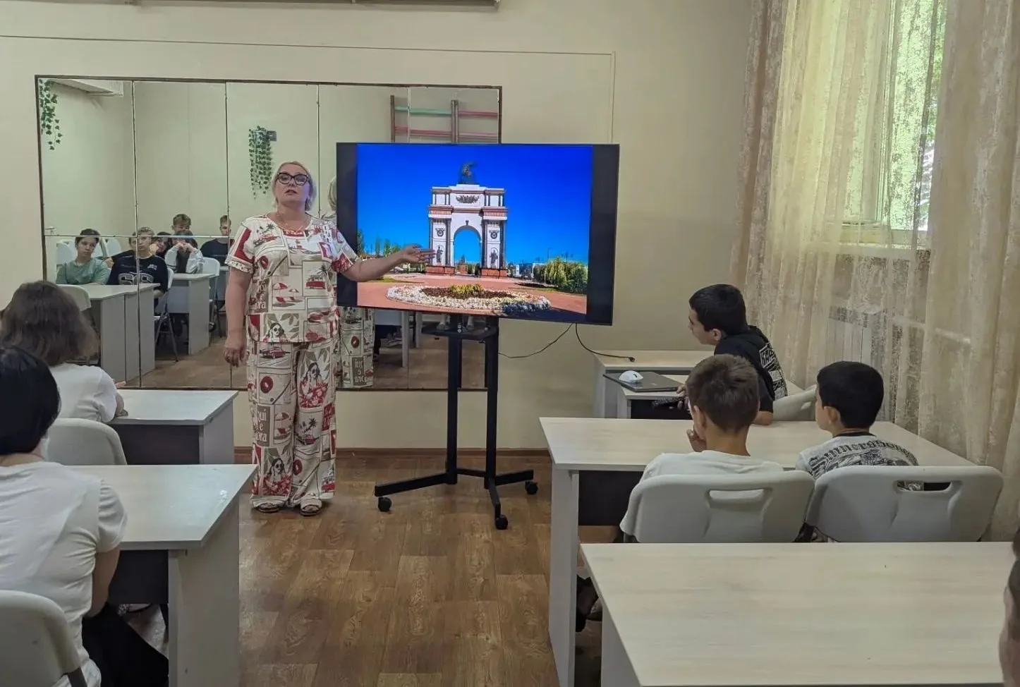 ✨Историко-краеведческий час 
«Достопримечательности Курского края»✨

🌳В Центре «Мы вместе» для восп