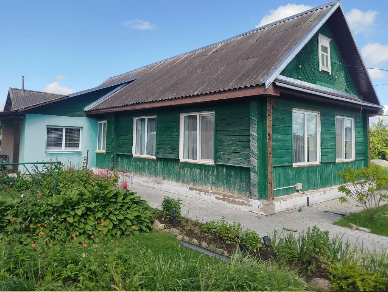 🔥🏡 Как связать дом и пристройку в единое целое?

Перед нами стояла задача полностью обновить фасад