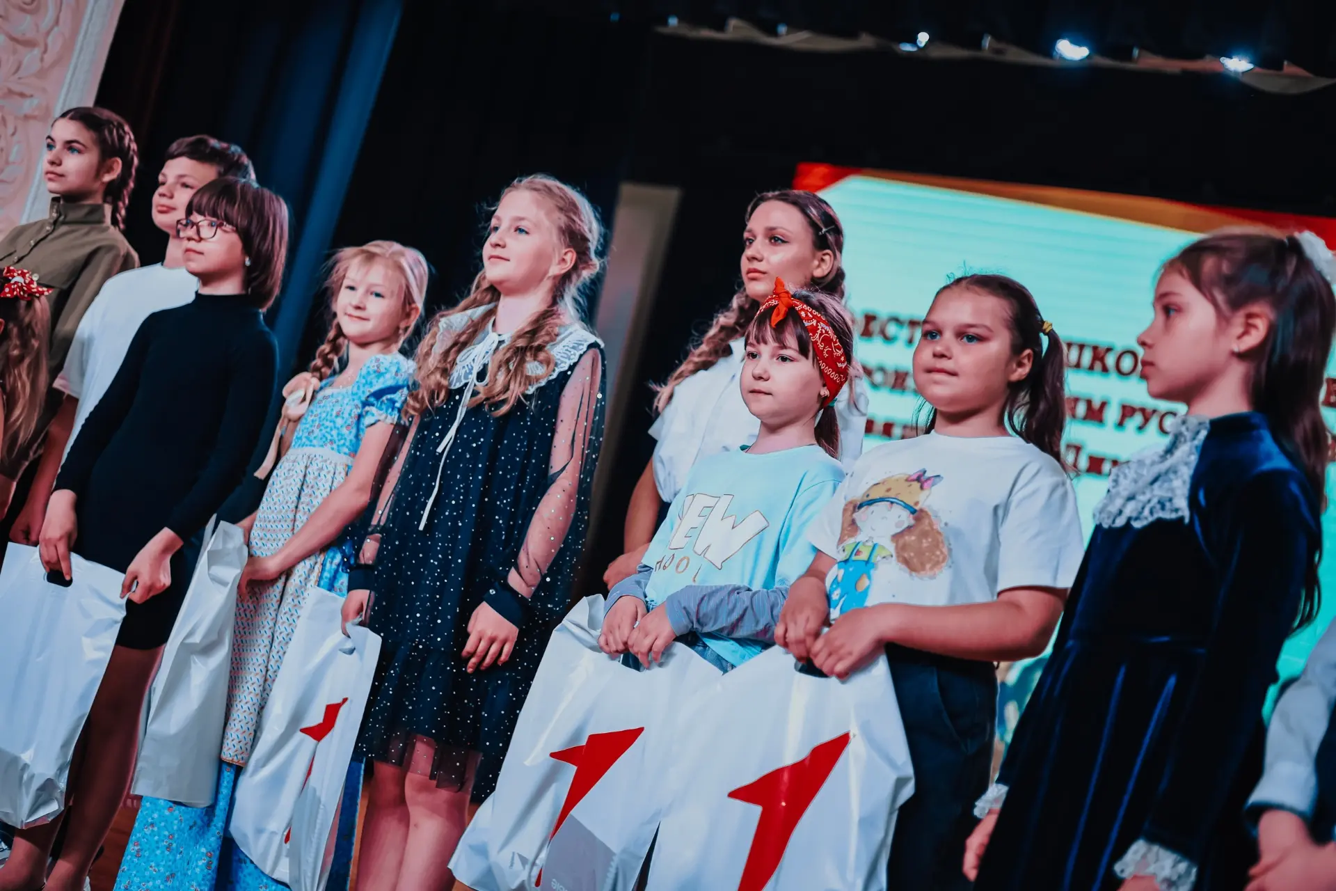 🎉СИЛА СЛОВА: НАШИ ДЕВОЧКИ ПОКОРИЛИ СЦЕНУ РЕСПУБЛИКАНСКОГО ФЕСТИВАЛЯ ШКОЛЬНЫХ ТЕАТРОВ

📚5 июня в До