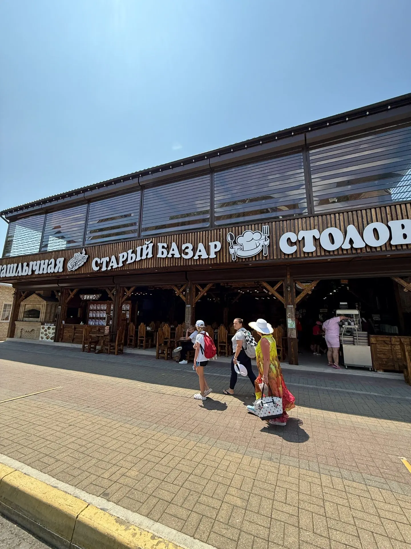 Та самая деревянная столовая с интересным интерьером😍🔥