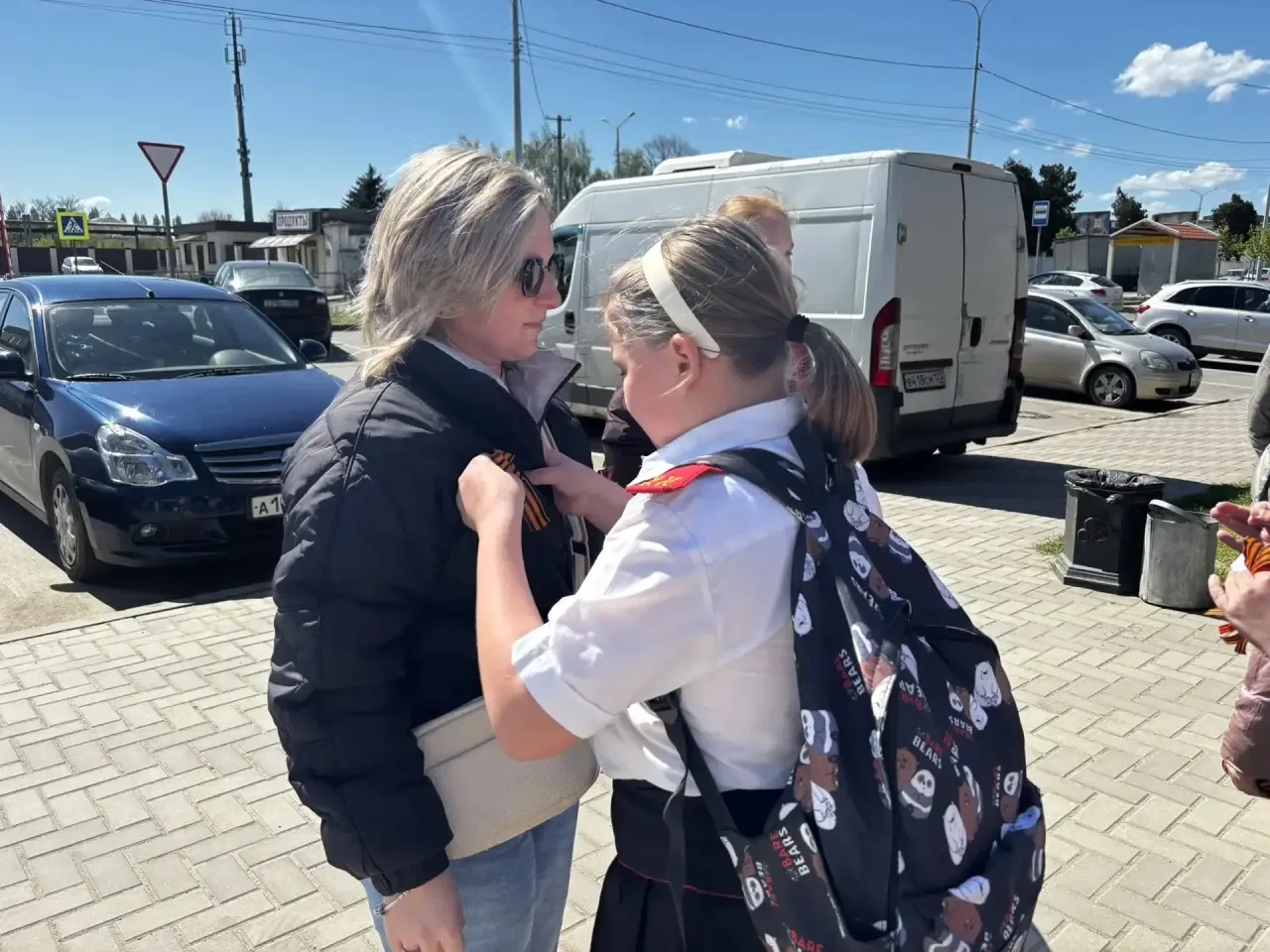 В преддверии праздника Победы, к великому дню 9 Мая! 🧡🖤  Сегодня ученики 5 «Д» и 8 «В» классов совме