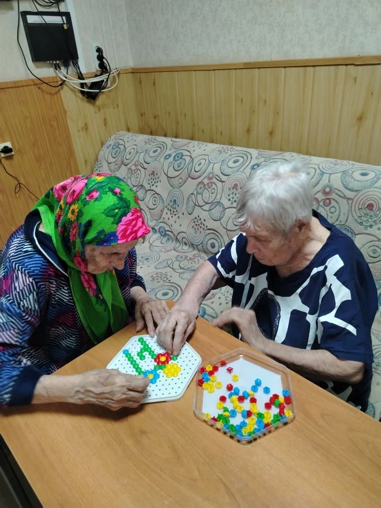«Творчество с цветной мозаикой».