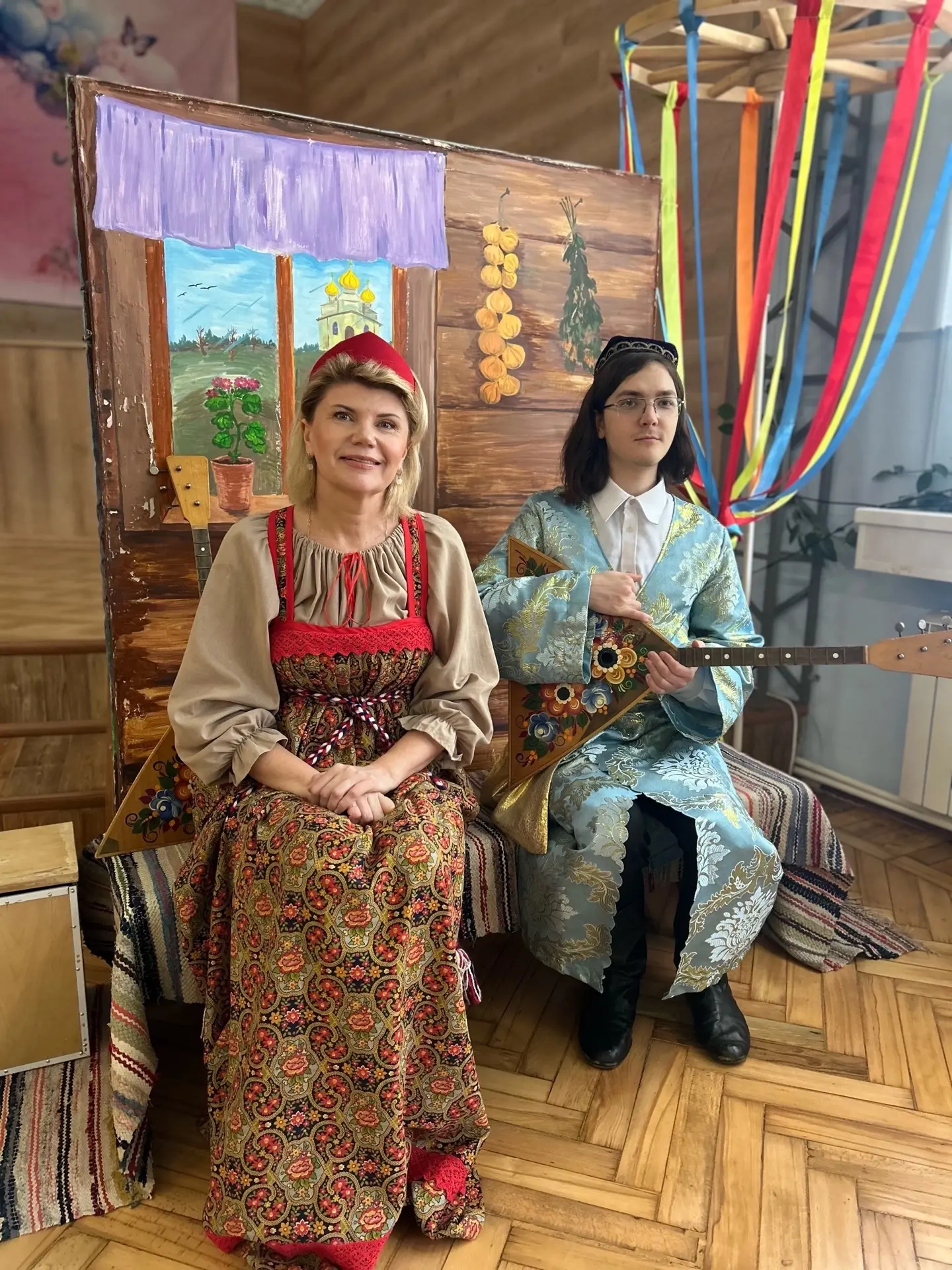 🇷🇺☀ ЯРМАРКА НАРОДОВ РОССИИ ☀🇷🇺

Накануне Дня России ребята из летнего лагеря Средней общеобразов