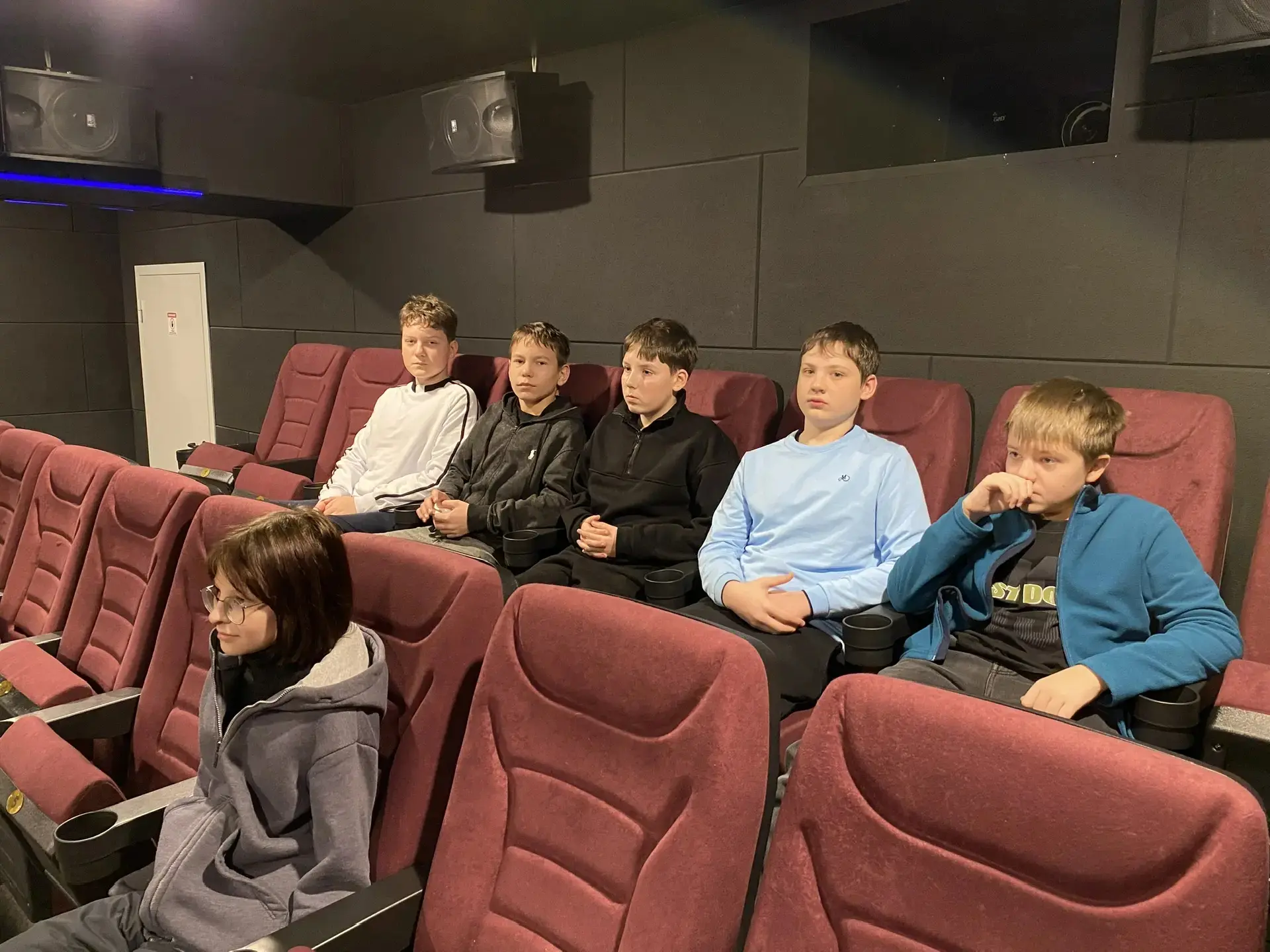 🌟🎥 Ученики  7 класса посетили замечательный фильм «Тайна Адмирала Ушакова», окунувшис...