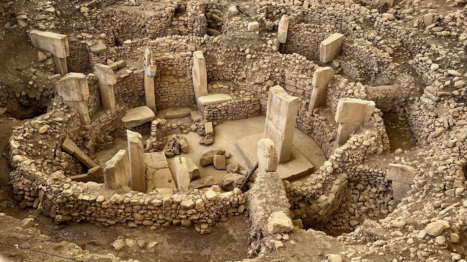 🗿 Что старше Стоунхенджа на 6000 лет, а египетских пирамид — на все 7000?