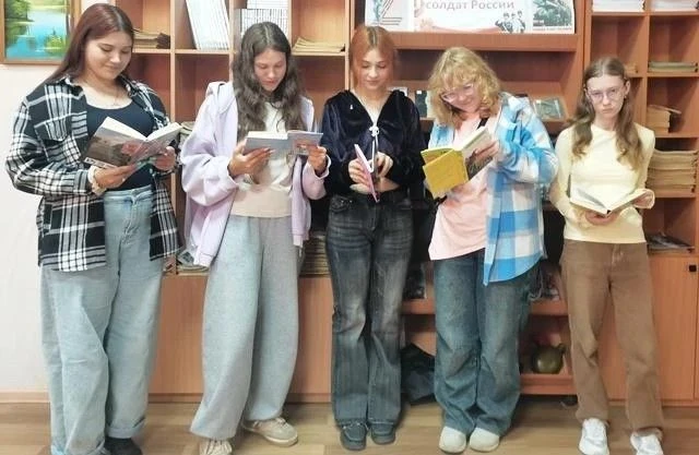 9 августа люди, чья жизнь связана с книгами: библиотекари, издатели, сотрудники книжных...