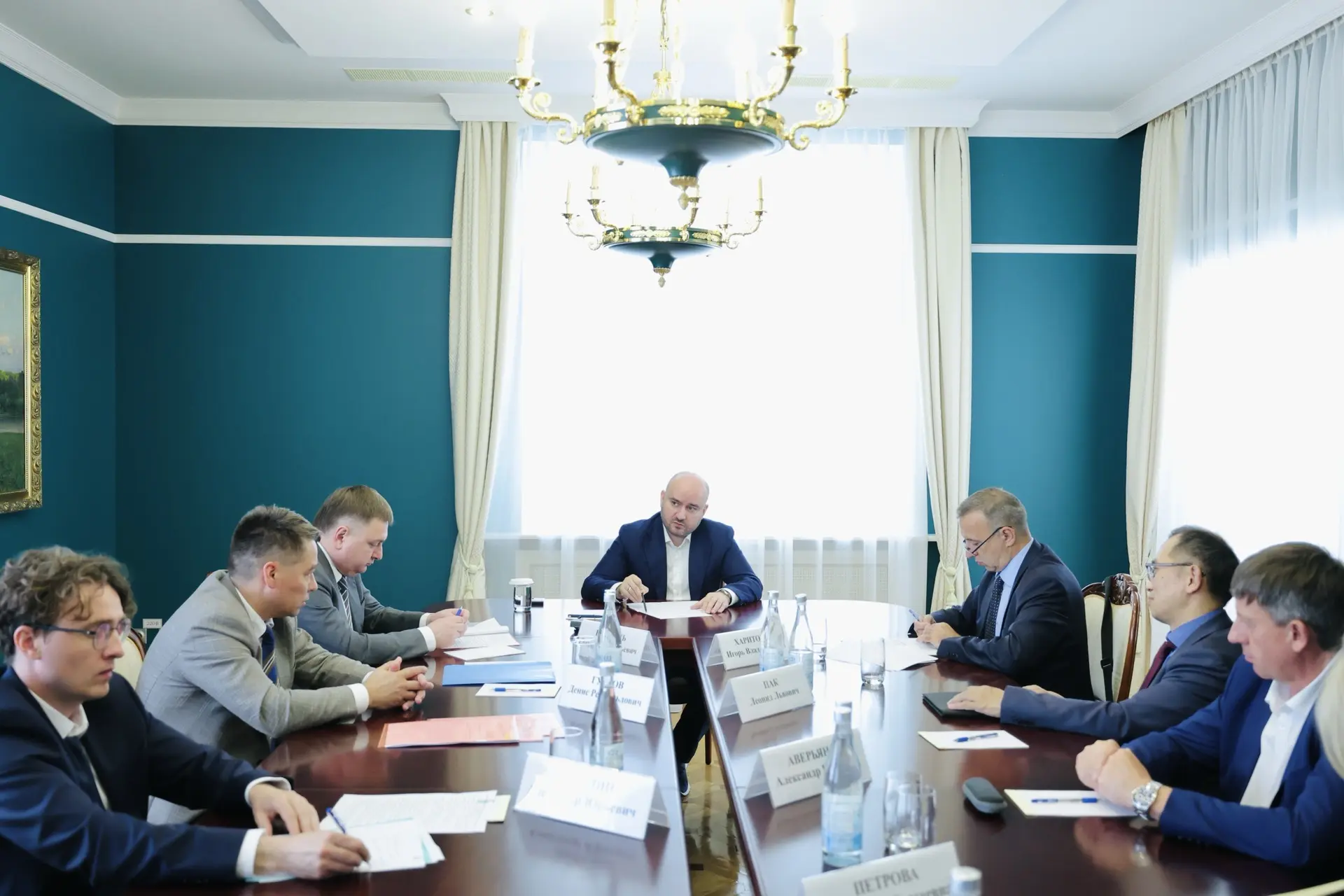 Провел совещание по вопросу обеспечения жителей, предприятий и отраслей экономики Самар...
