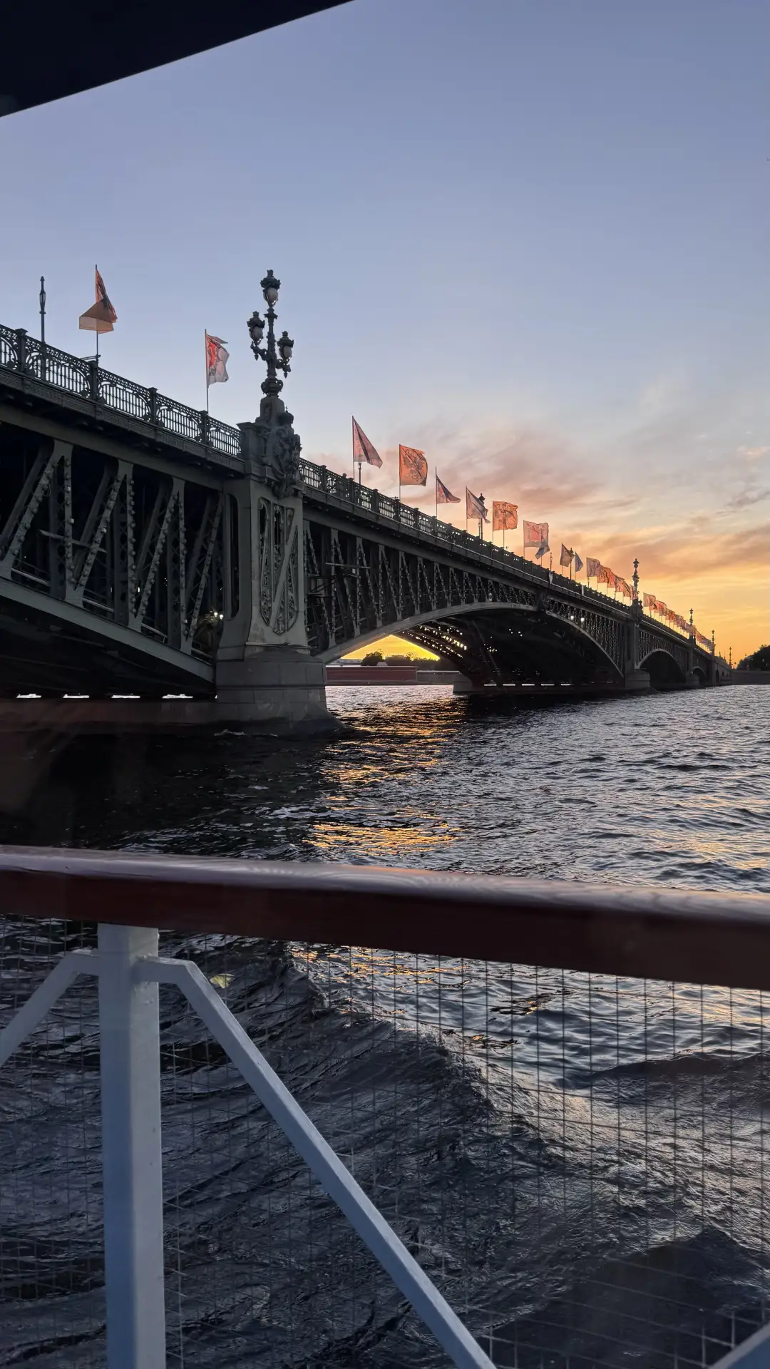 Знаменитого пролёта Чкалова под мостом в Петербурге не было