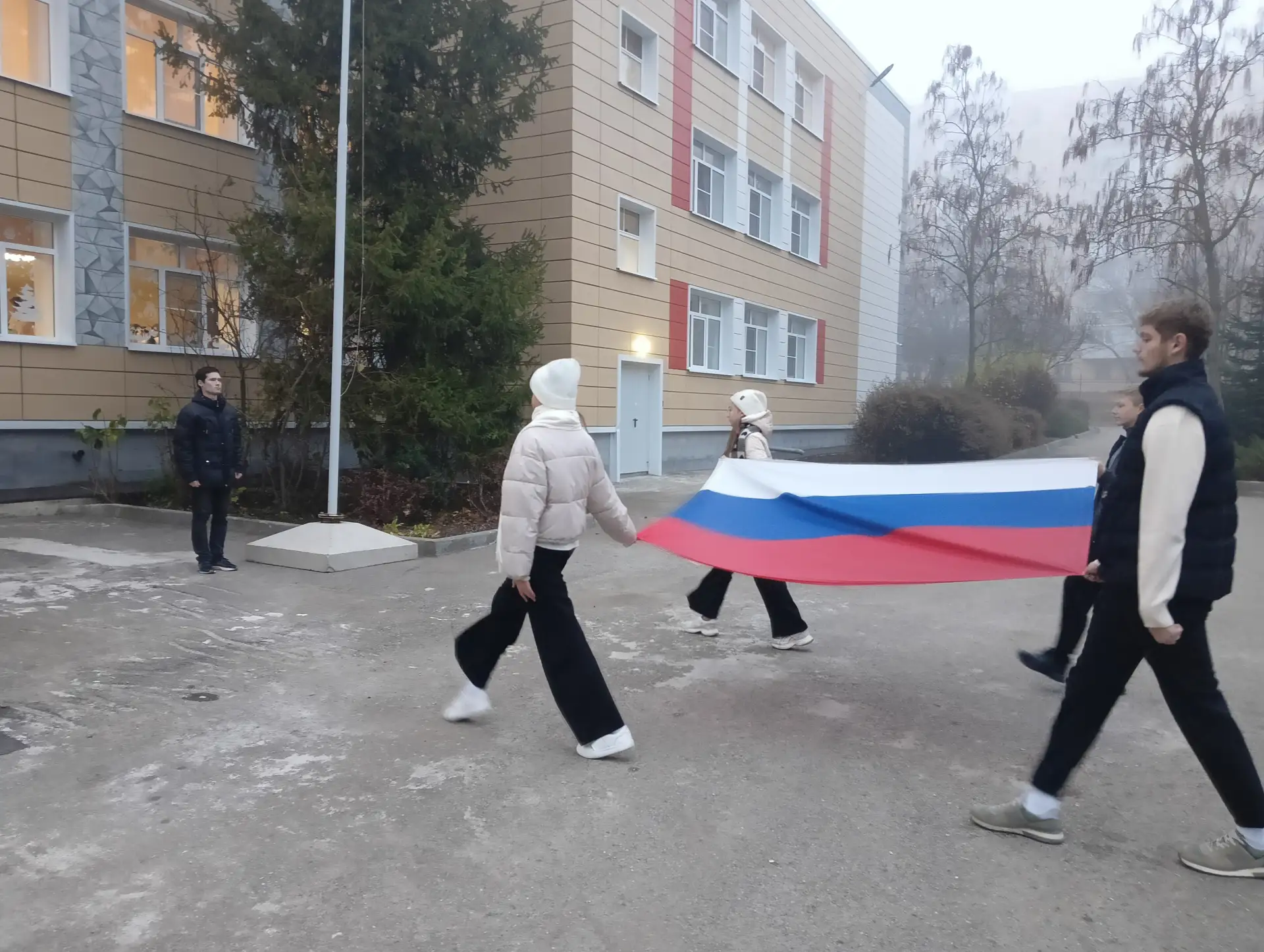 Еженедельные общелицейские линейки  — это мероприятия, которые проводятся каждый понедельник в начал
