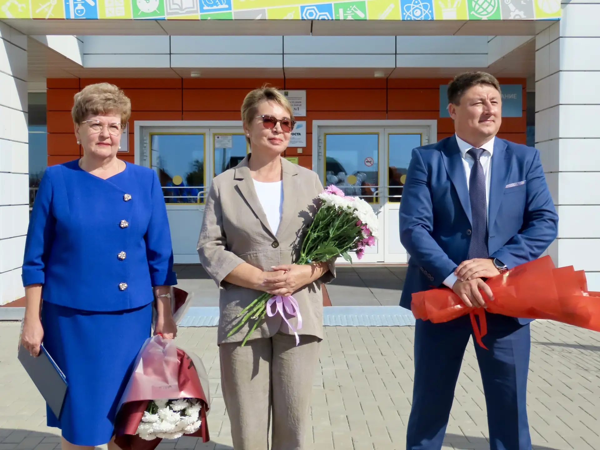 Первый звонок прозвучал во всех школах Хомутовского административного округа!