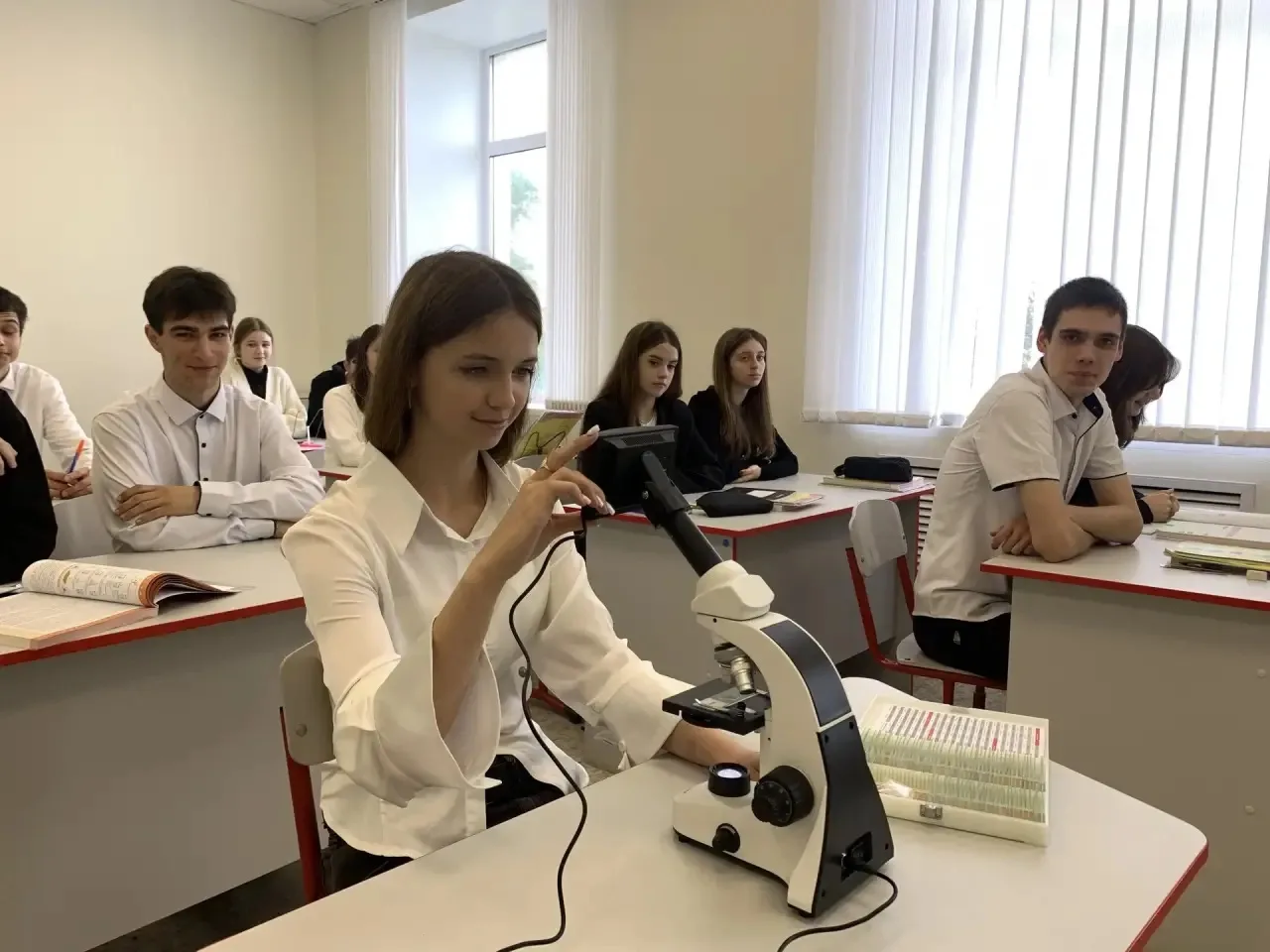 🧫 Смотрим вглубь в «Точке роста»!