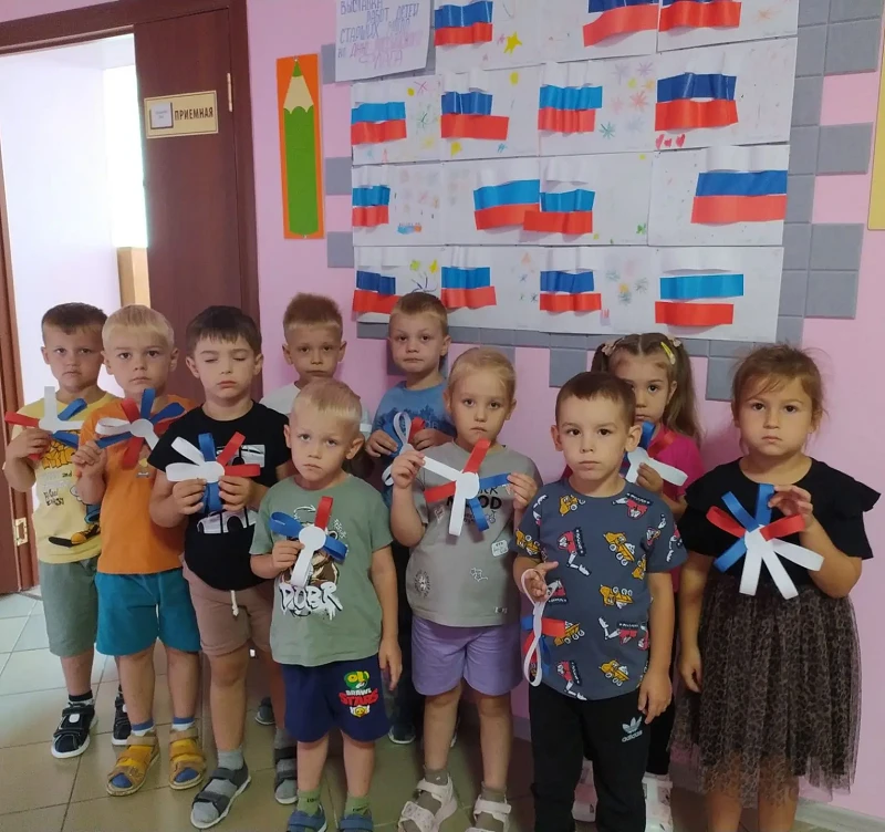 Наш Российский флаг: гордость и творчество в детском саду!