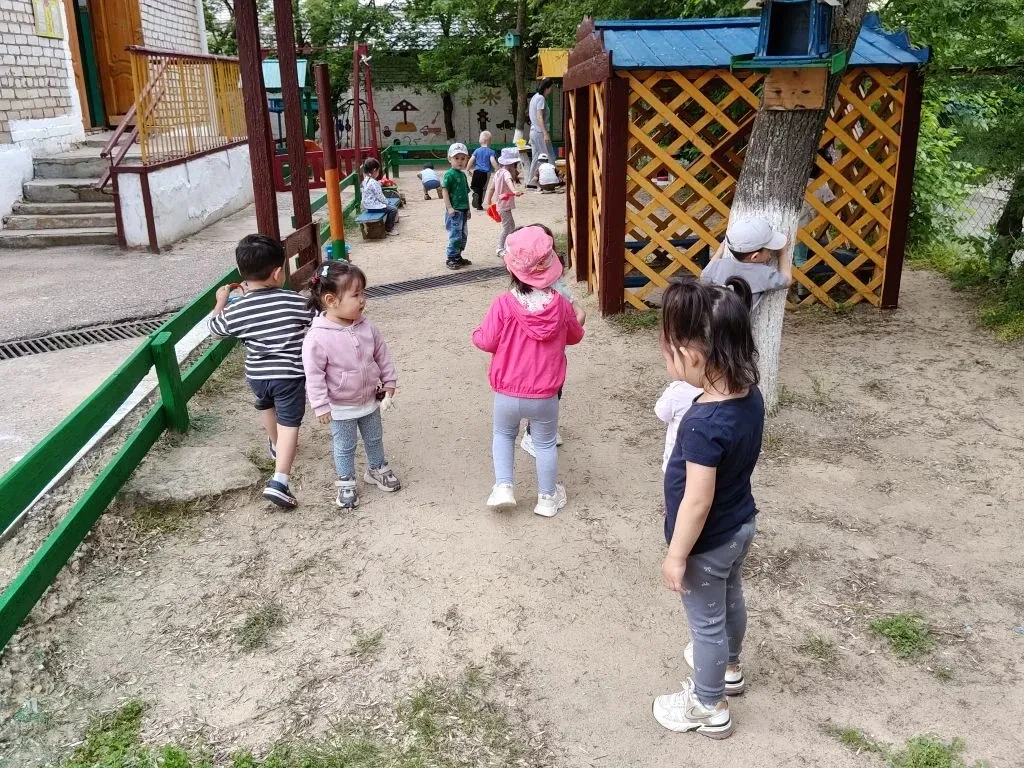 Подвижная игра :Зайка серенький сидит.