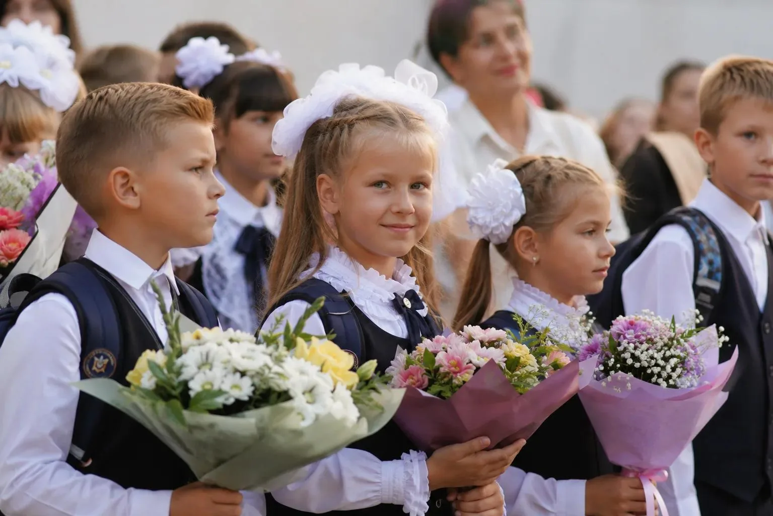 Ежегодная выплата на школьную форму в Тюменской области в 2026 году составляет 18 371 р...
