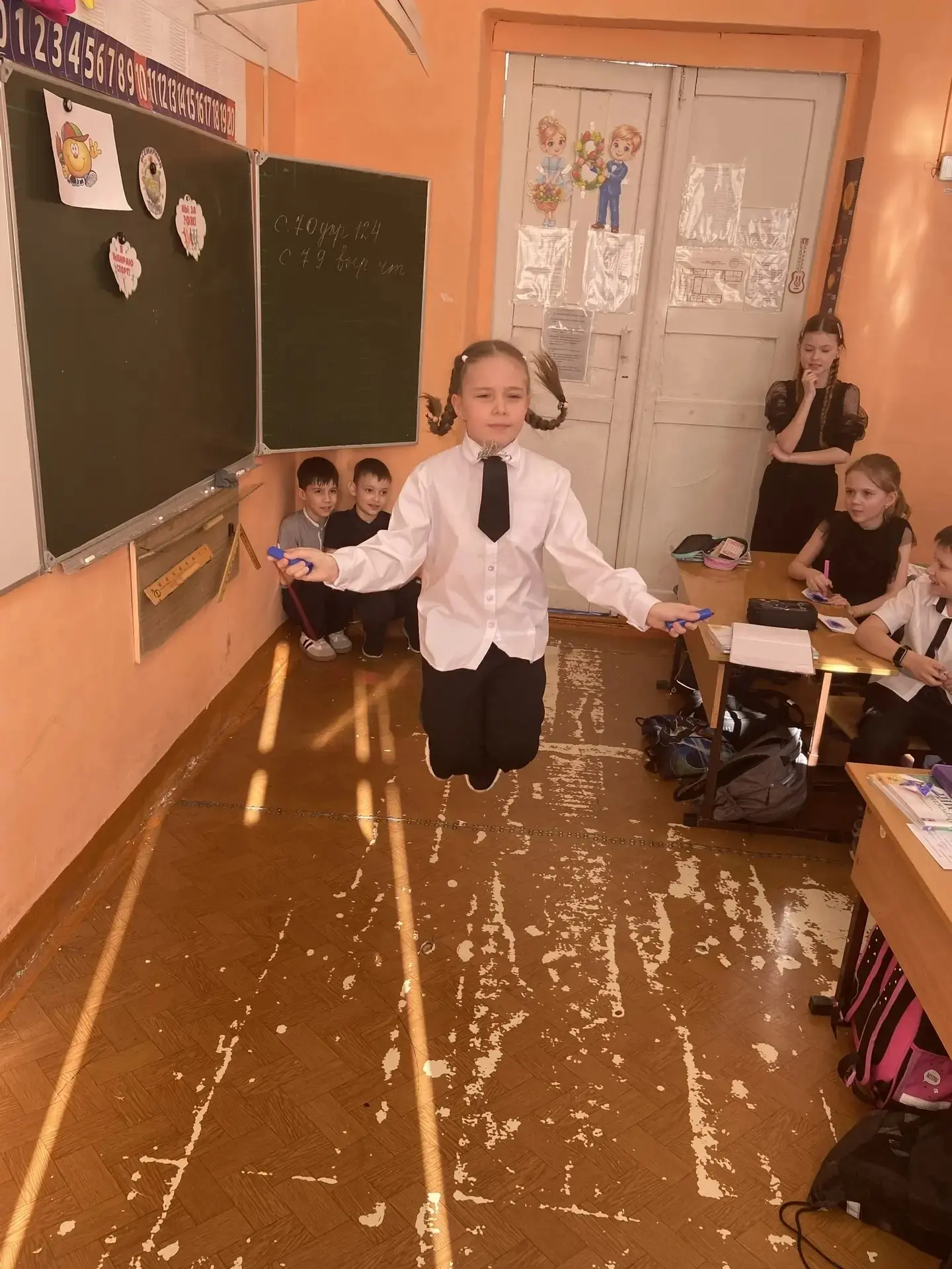 🌼 Фоторепортаж из 2Б класса: День здоровья! 🌼  Сегодня наш класс провел незабываемый "Урок здоровья"