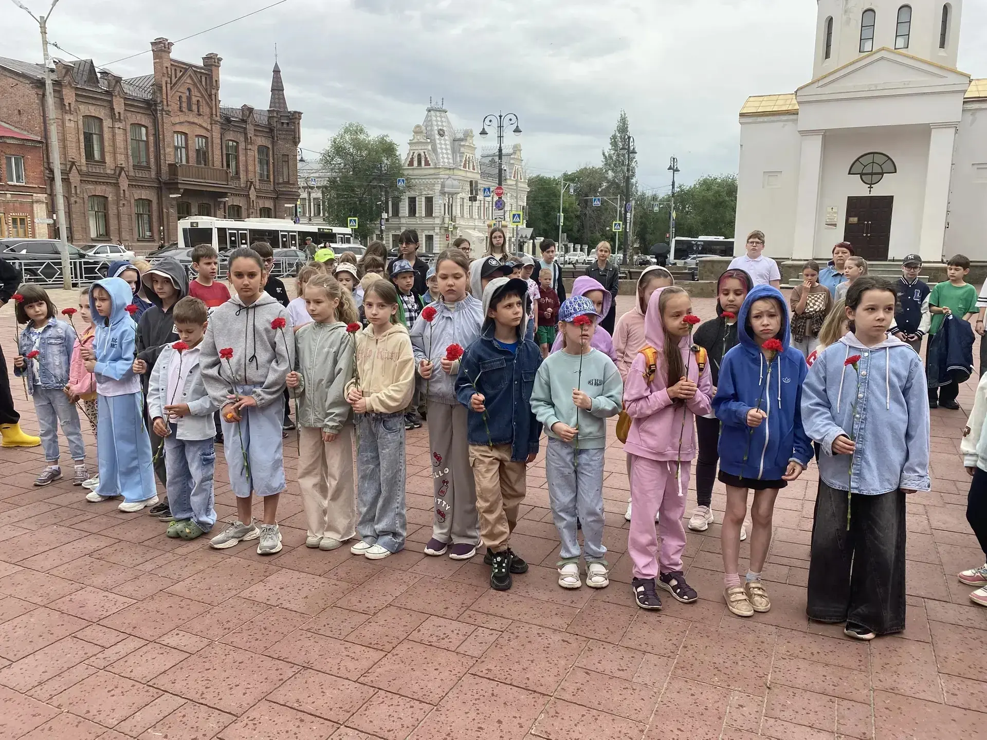 22 июня - День памяти и скорби.
На утренней линейке мы посмотрели и обсудили документальный фильм о 