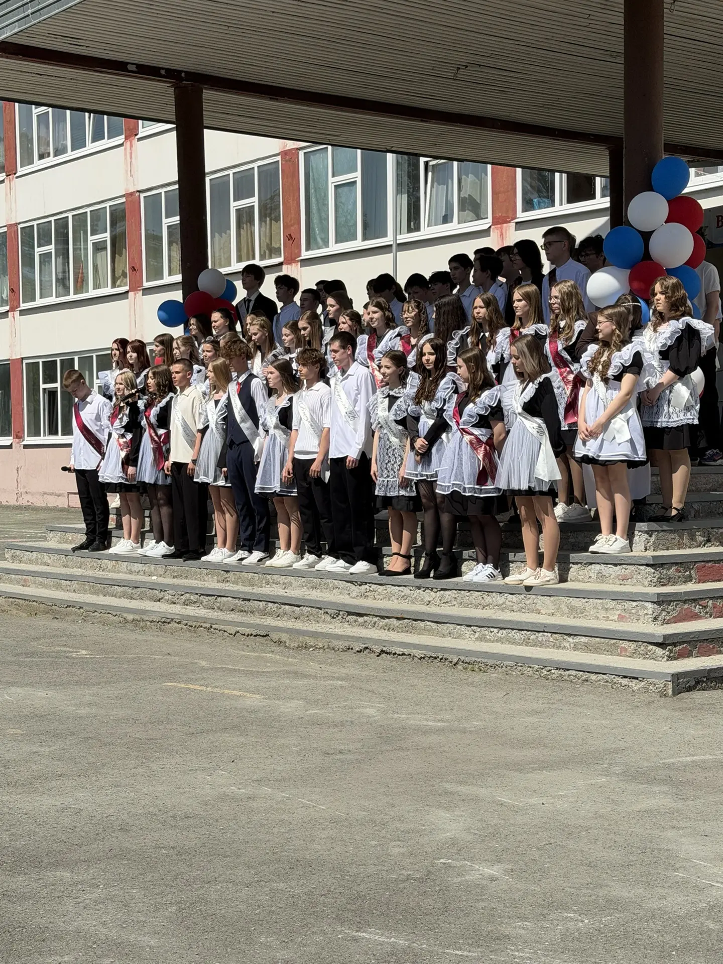Сегодня отзвенел последний звонок для наших дорогих девятиклассников!
