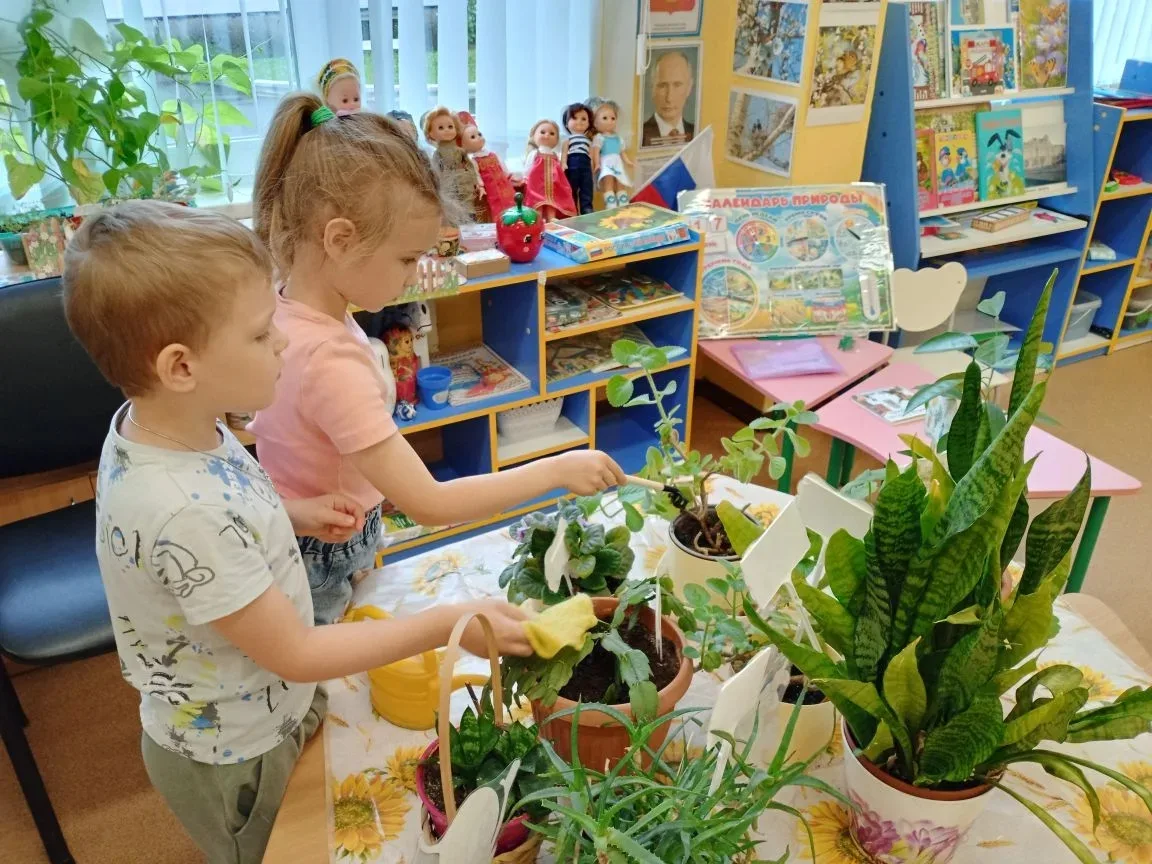 🌧 Дождик за окном — не повод для скуки!

Погода не пустила нас на прогулку, но в старшей группе №5 