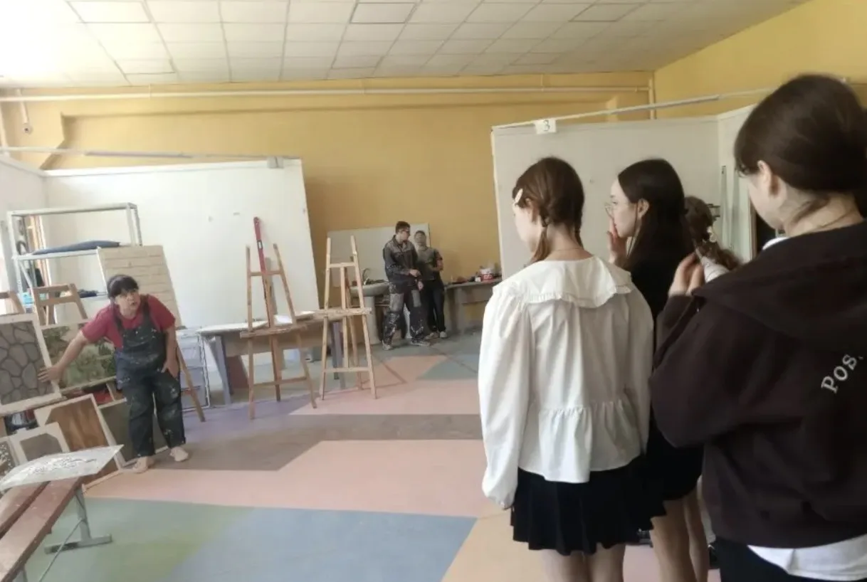 🛠️12 мая ученики 9-Б (классный руководитель Шалатонина Ю.М.), 9-Д (классный руководитель Андросова Т