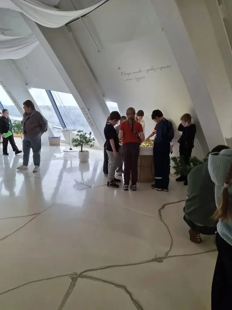 🚢 Путешествие, полное открытий!  Ученики 2Б класса вместе со своим классным руководителем Шестухиной