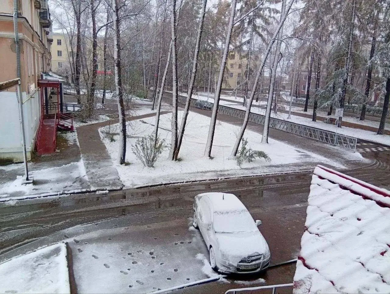 Первый снег выпал в Екатеринбурге ив Перми.