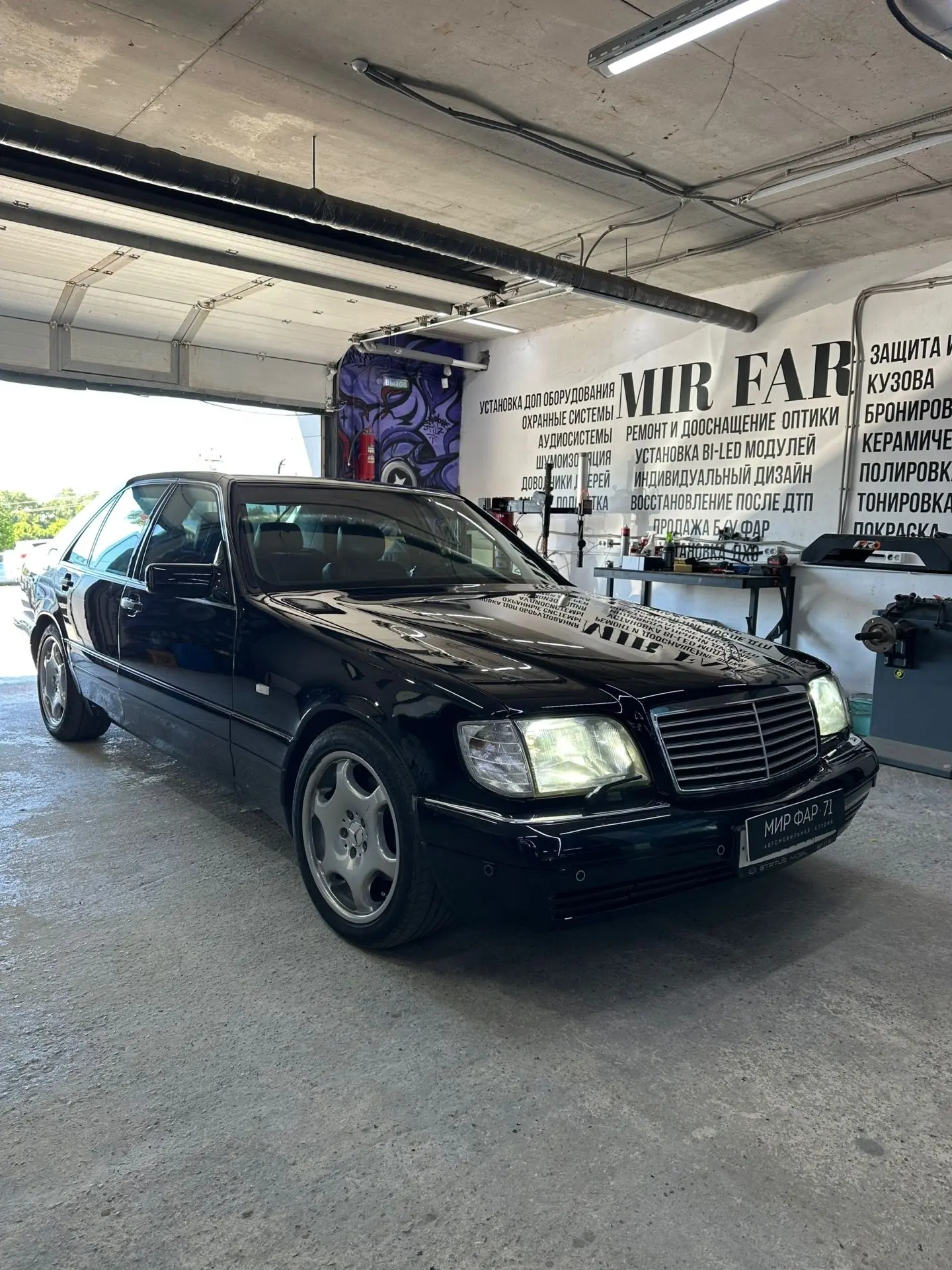 Легендарный Mercedes-Benz W140 заехал к нам на ремонт правой фары!