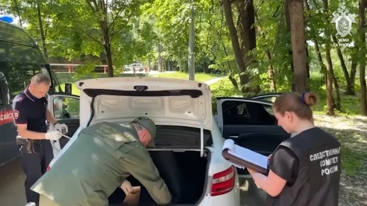 🤬В Подмосковье 16-летний мигрант зарезал россиянина и ранил его сына. 
 
Иностранец ворвался в част