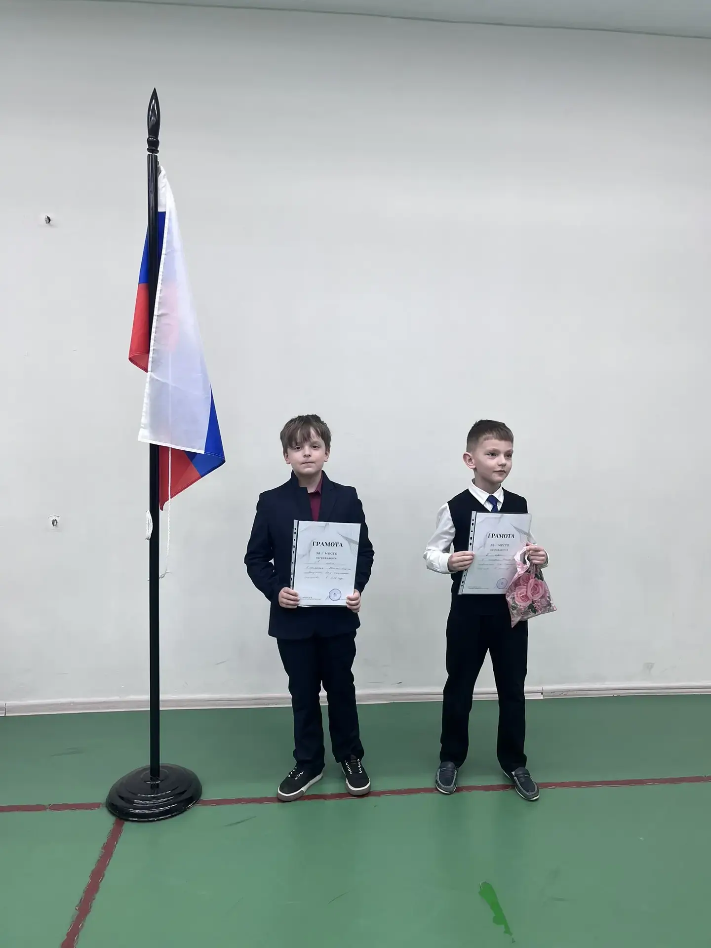 Новая учебная неделя началась с торжественных линеек! 🇷🇺  Сегодня, 6 апреля, в Гимназии №32 по тради