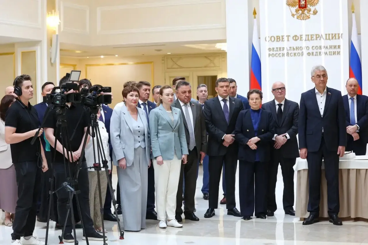 Посетил открытие выставки в рамках проекта Совета Федерации «Сенатские чтения», посвяще...
