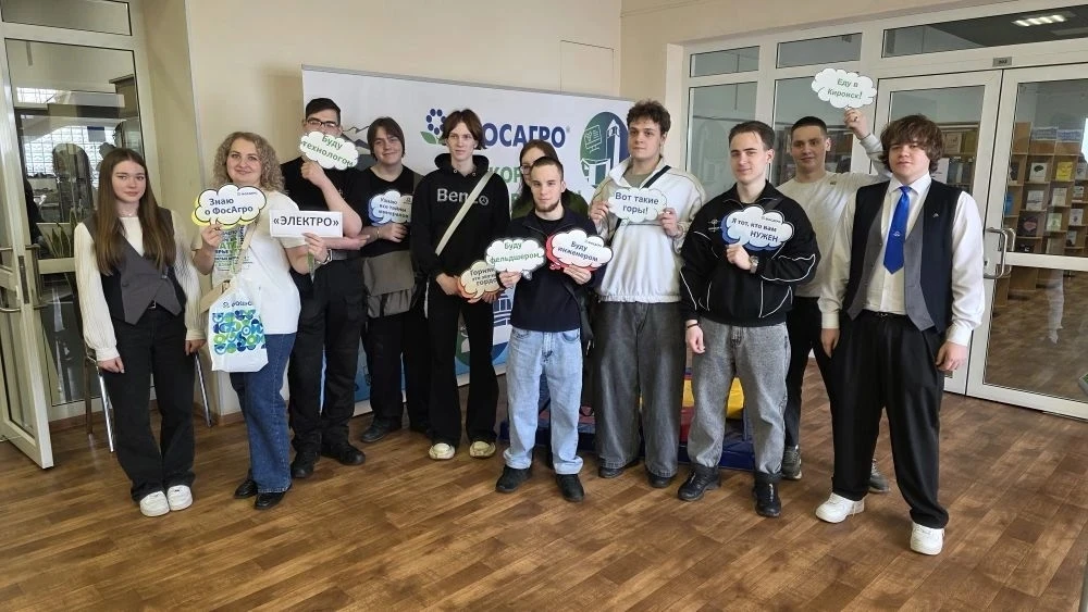 💥«День с ФосАгро» в Мурманске: школьники проложили маршрут к профессии  В областной научной библиоте