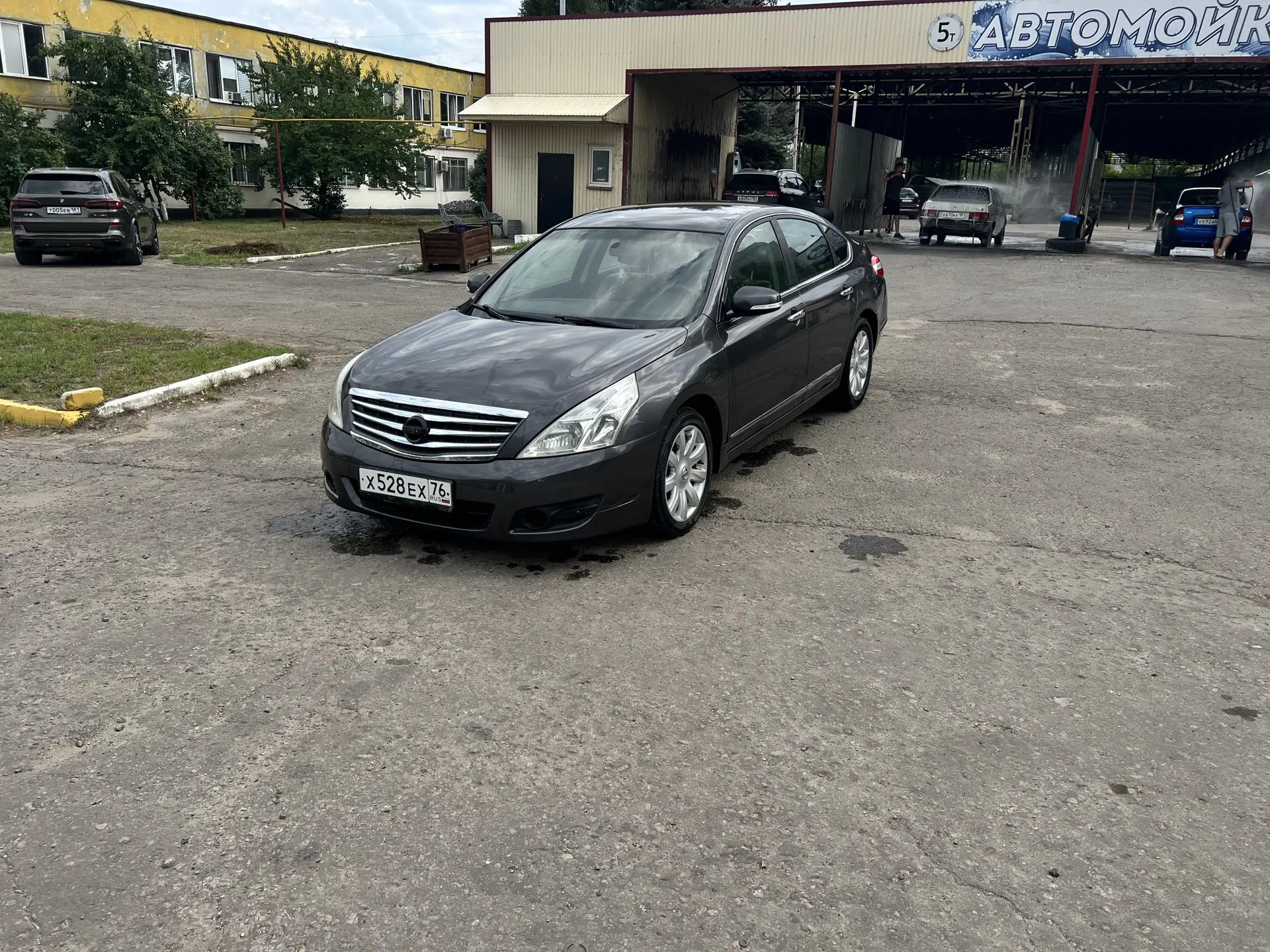 Продаю свой автомобиль. Авто в хорошем техническом состояние, двигатель новый, коробка переключает п