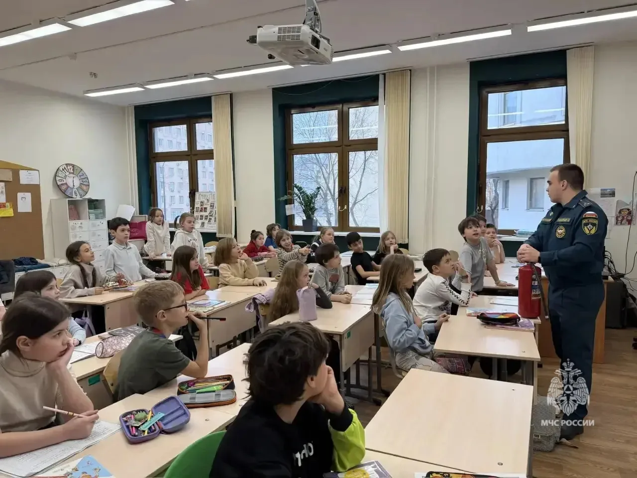 🟠В Центральном округе столицы прошли открытые уроки культуры безопасности  Сотрудники 3 и 4 ТОНПР по